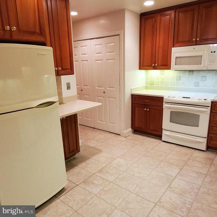 ROSSMOOR MUTUAL - Residential Lease