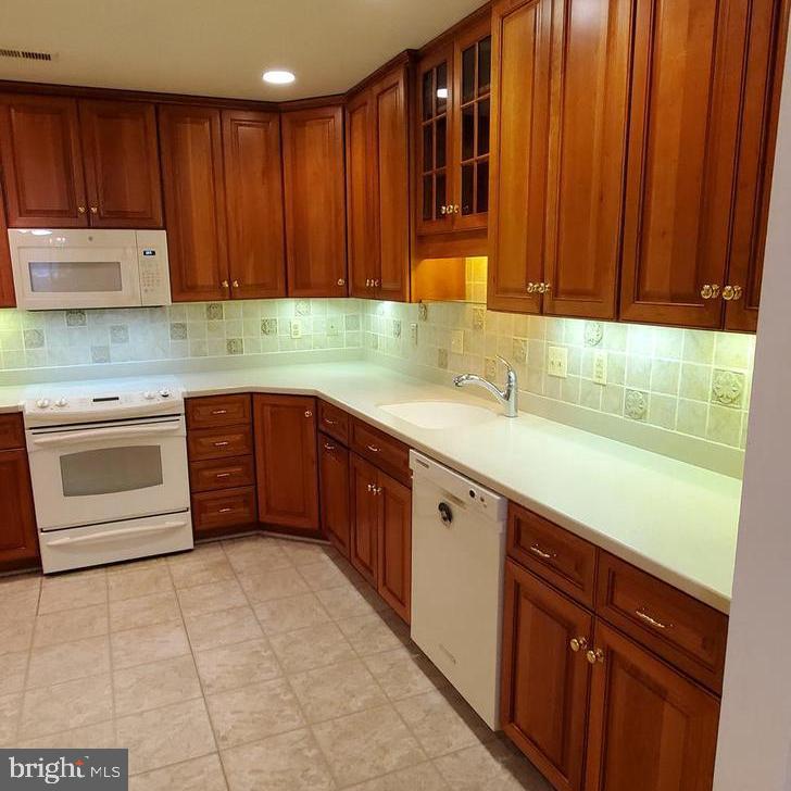 ROSSMOOR MUTUAL - Residential Lease