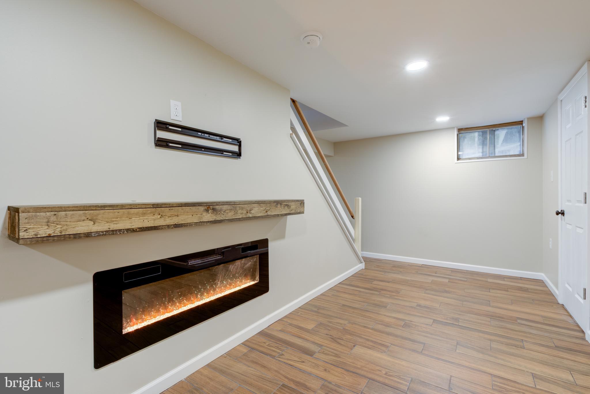 COUNTRY CLUB VALLEY - Residential