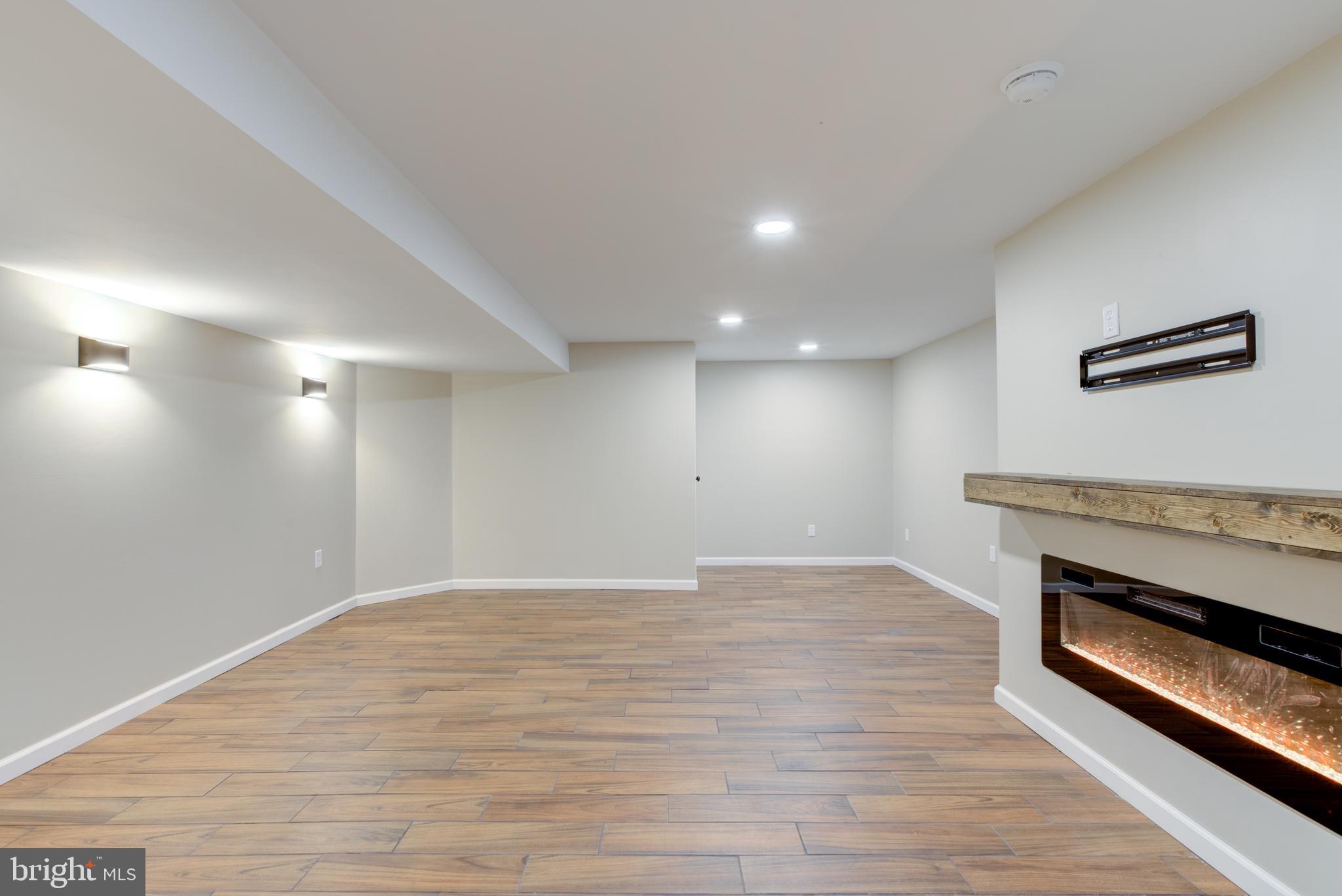 COUNTRY CLUB VALLEY - Residential