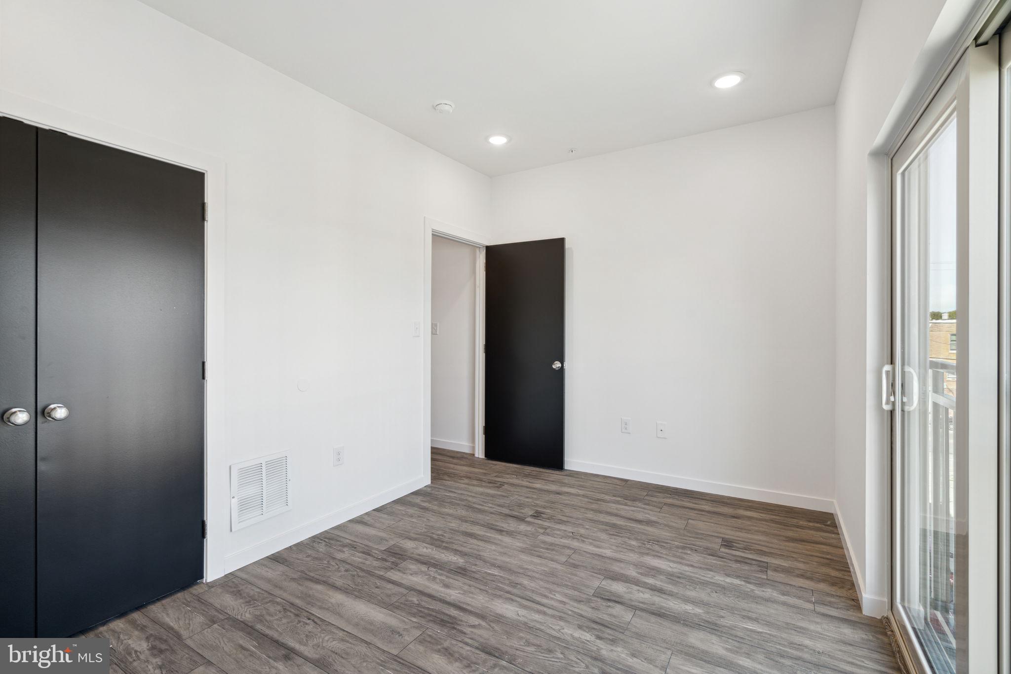 WEST OAK LANE - Residential