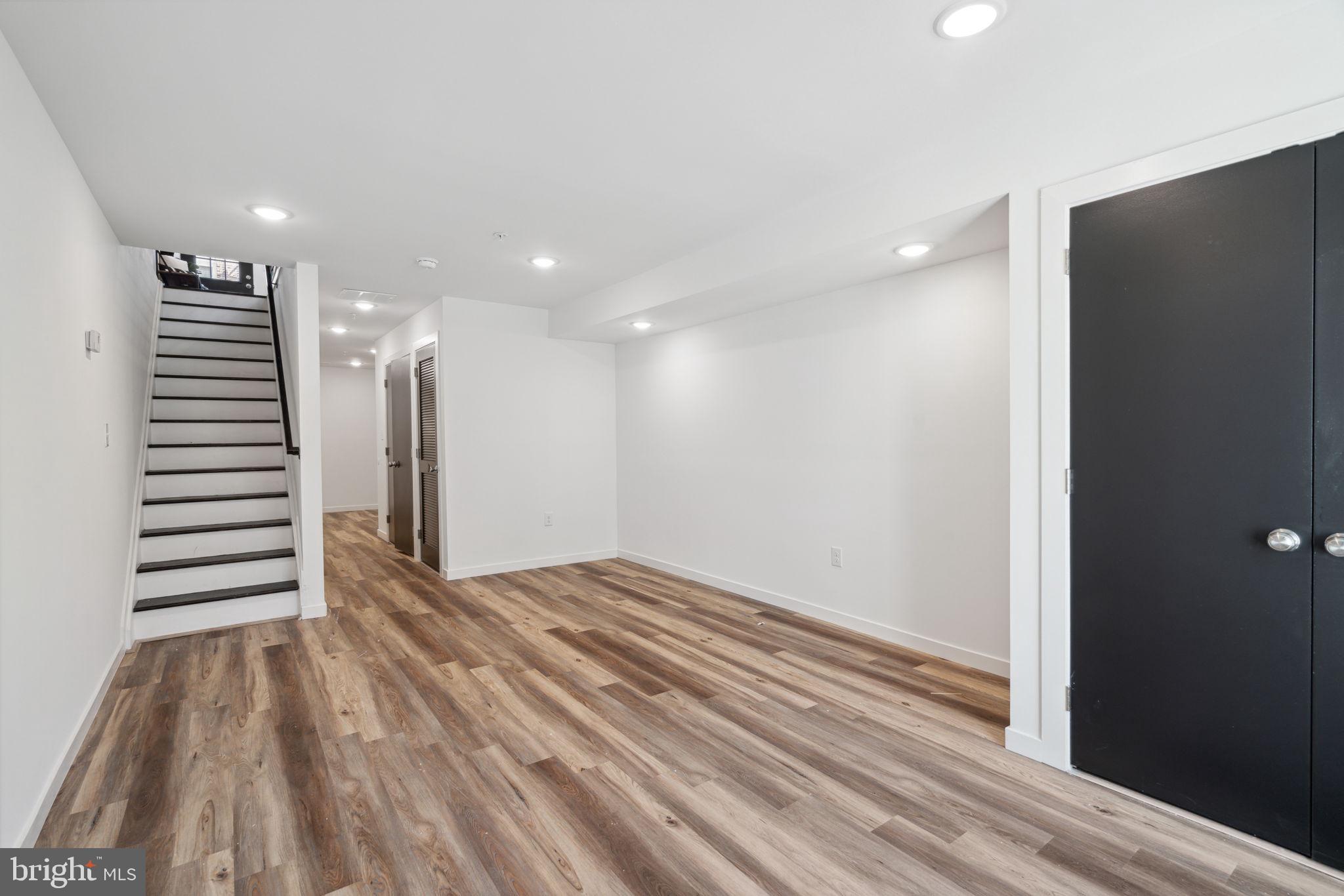 WEST OAK LANE - Residential
