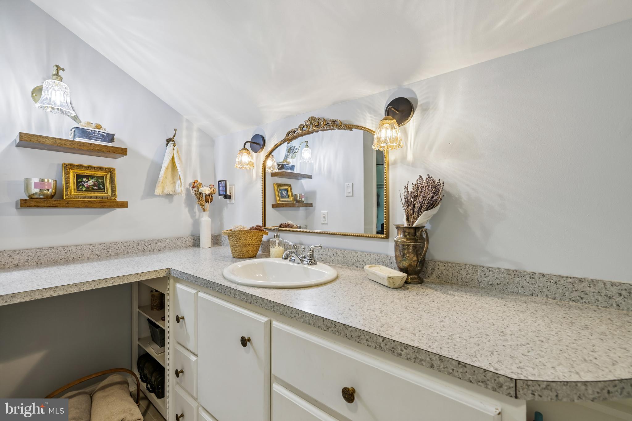 VILLAGE OF OWEN BROWN - Residential