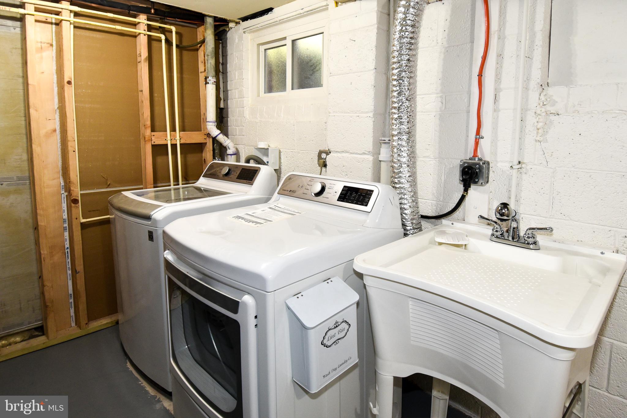 CONNECTICUT GARDENS - Residential Lease