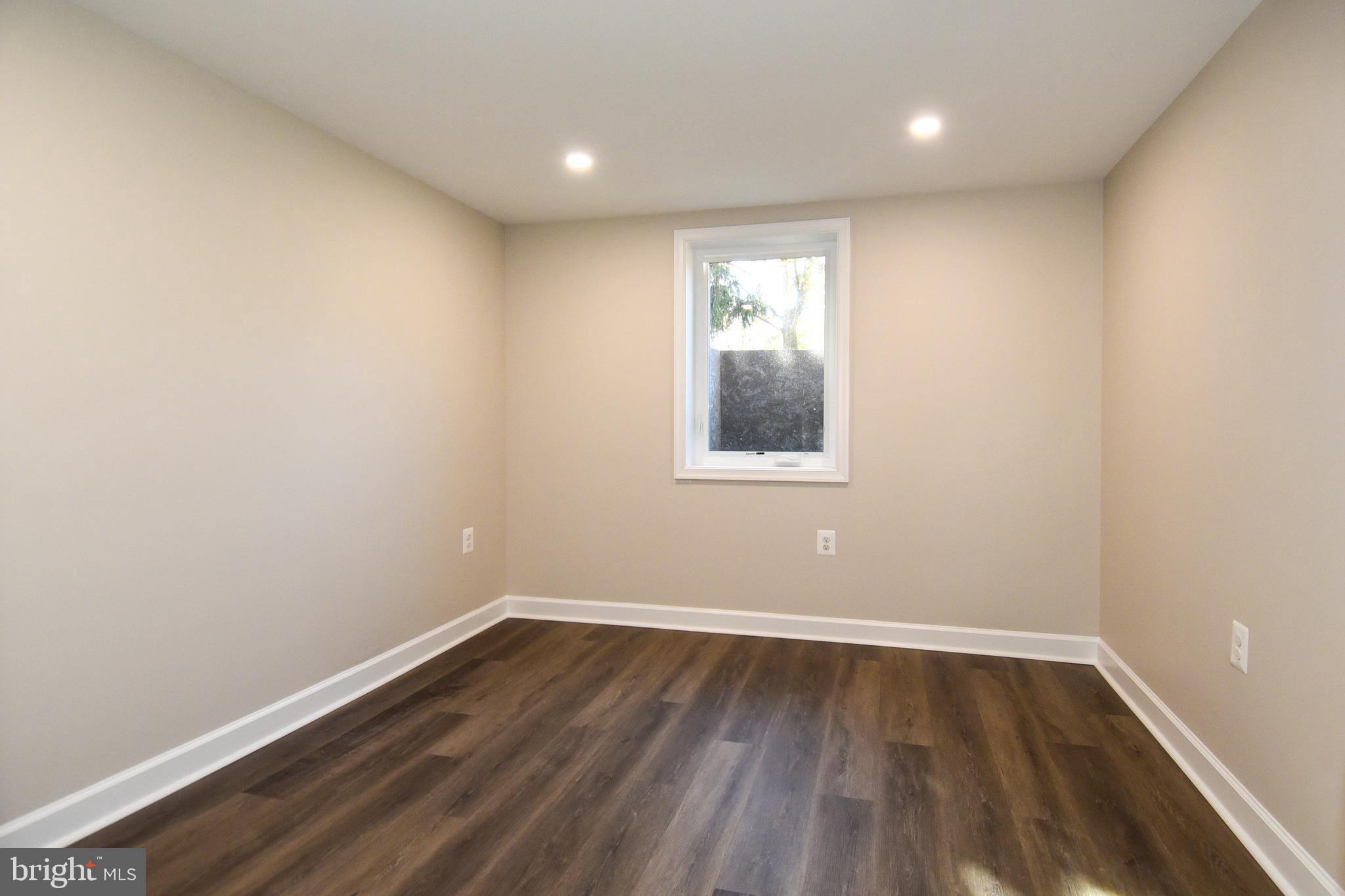 CONNECTICUT GARDENS - Residential Lease