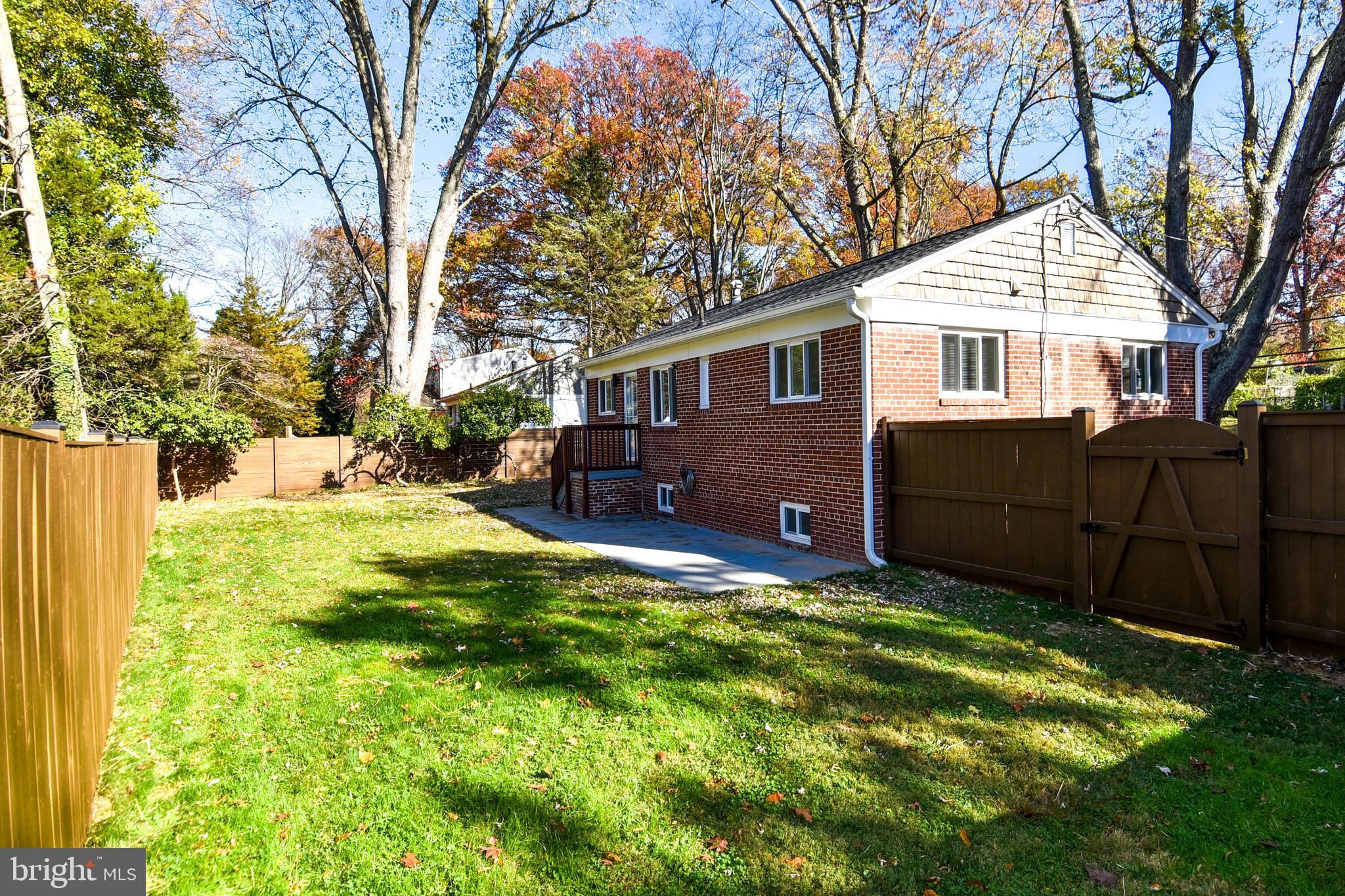 CONNECTICUT GARDENS - Residential Lease