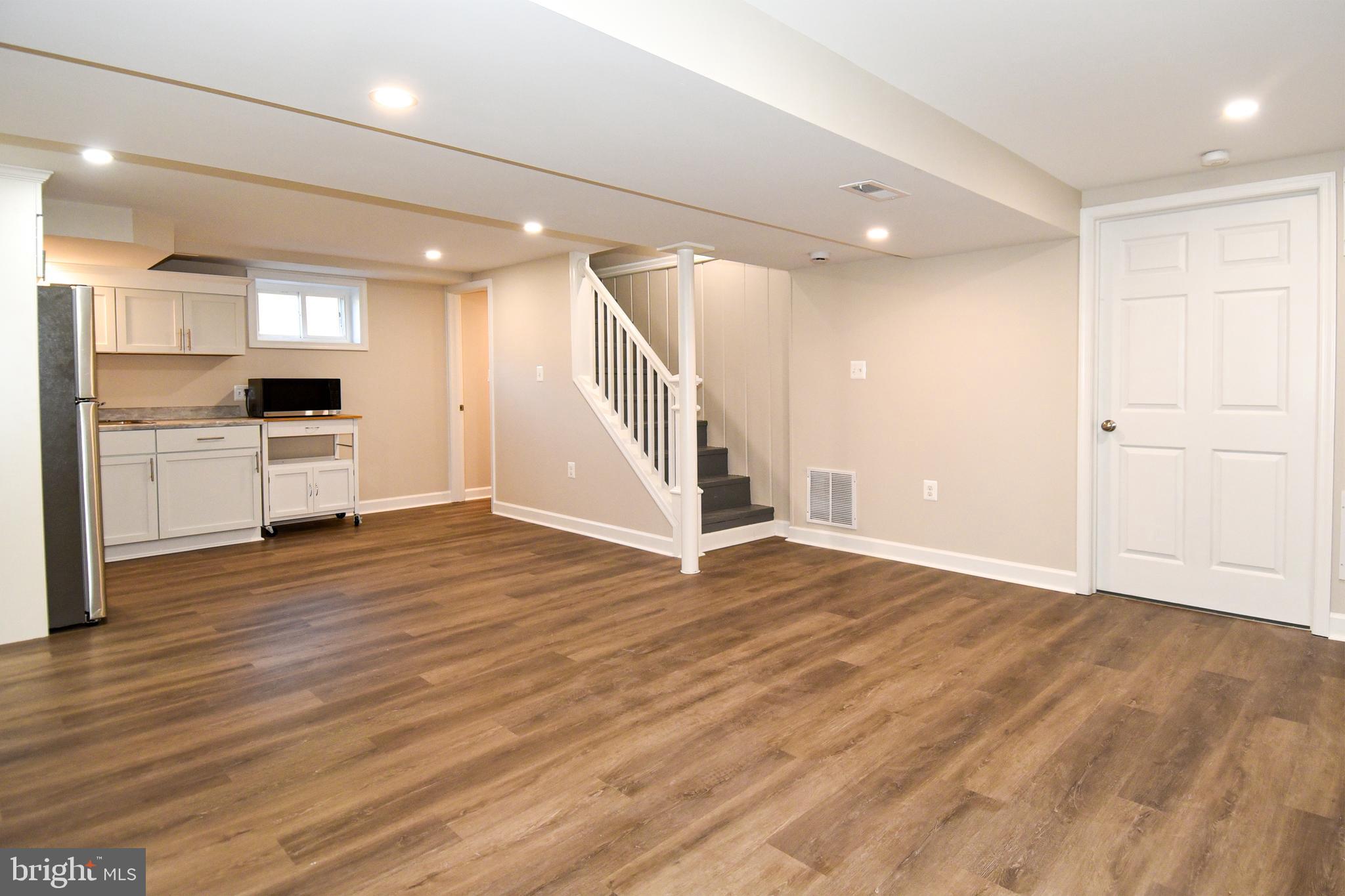 CONNECTICUT GARDENS - Residential Lease