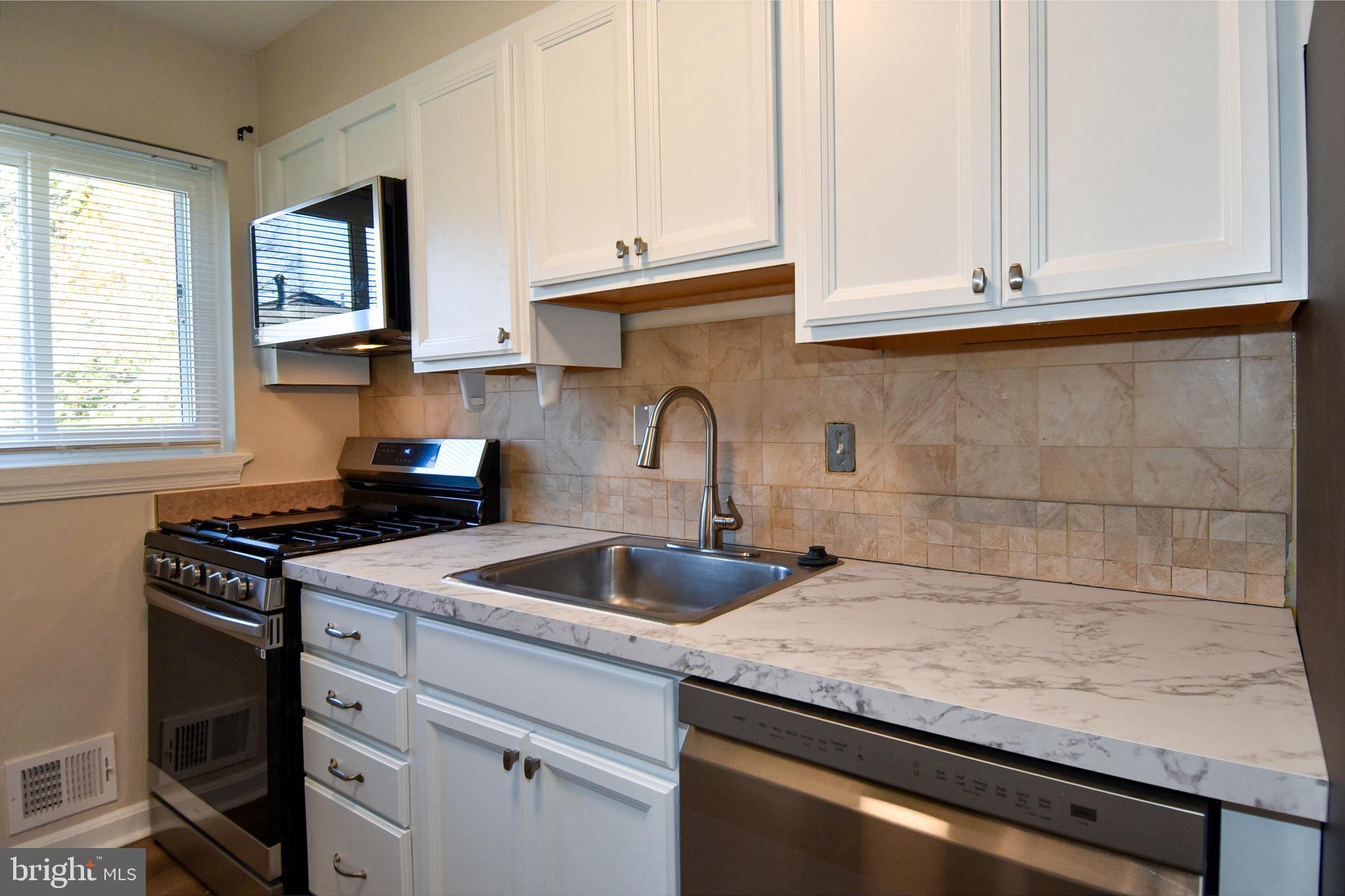 CONNECTICUT GARDENS - Residential Lease