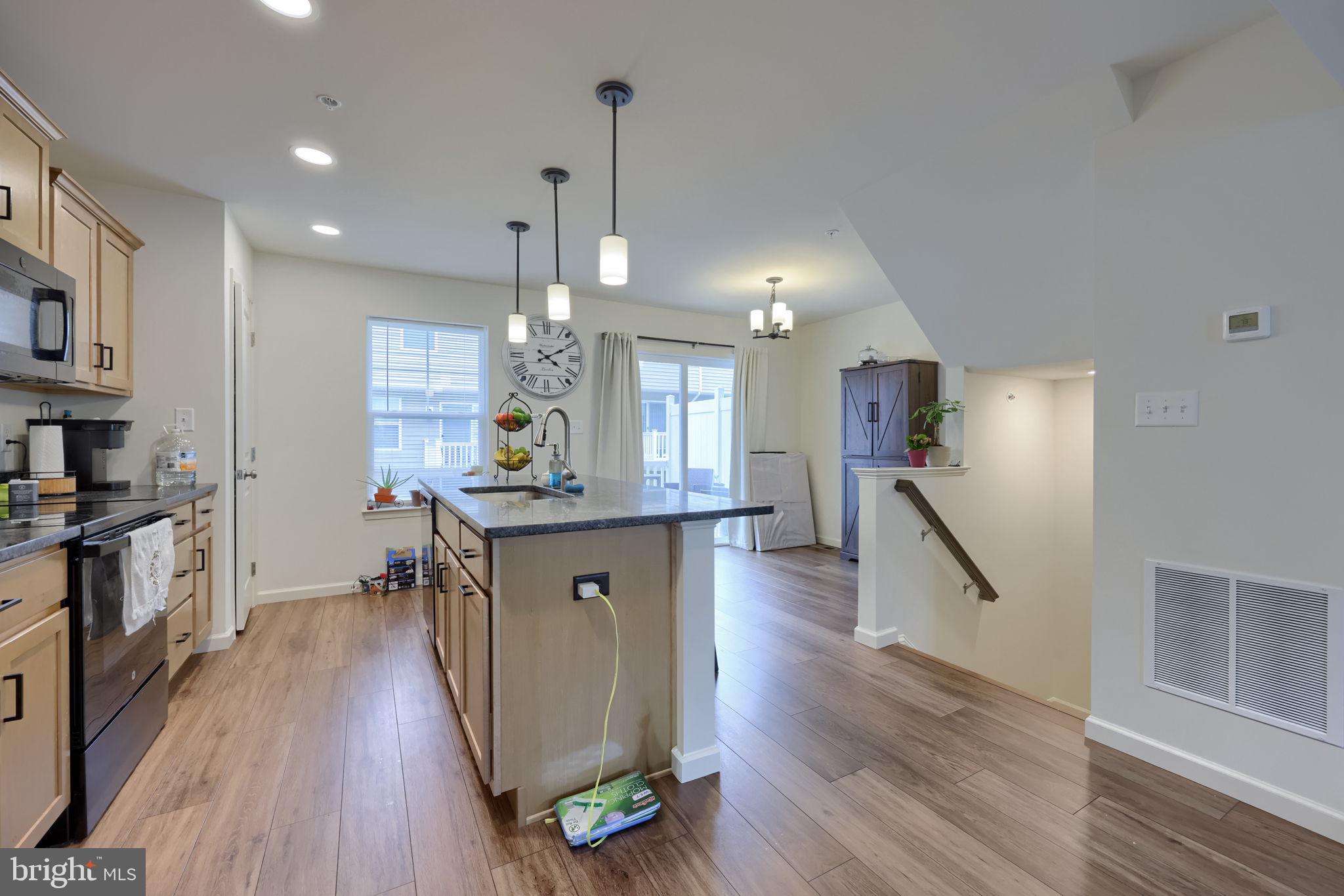 FAIRVIEW SQUARE - Residential