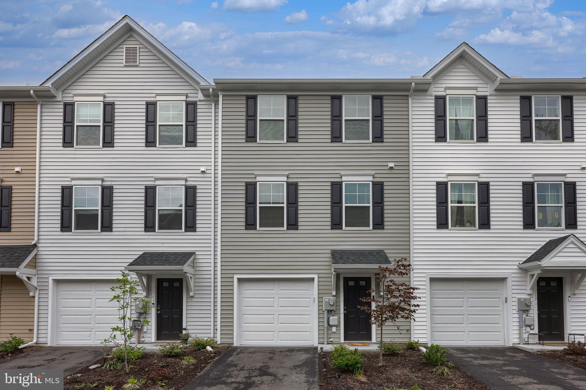 FAIRVIEW SQUARE - Residential
