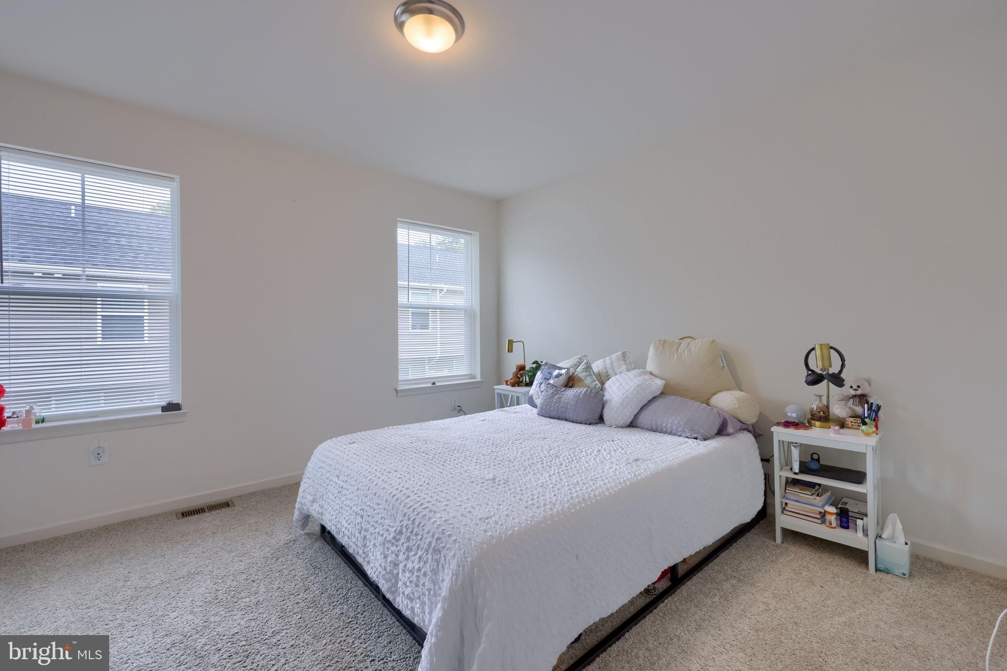 FAIRVIEW SQUARE - Residential