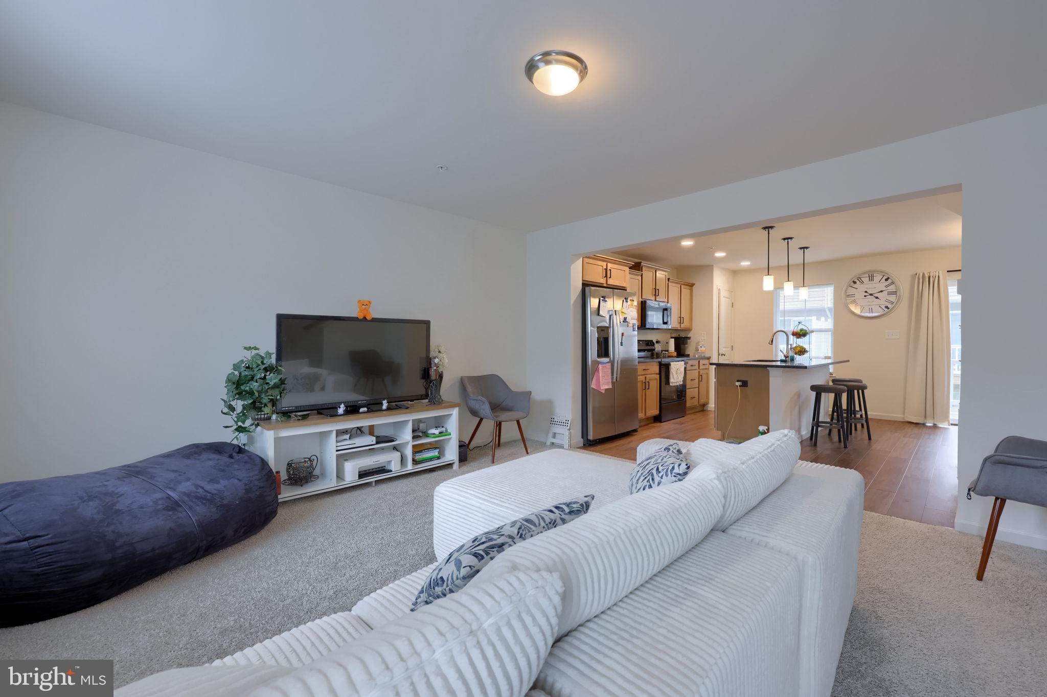 FAIRVIEW SQUARE - Residential