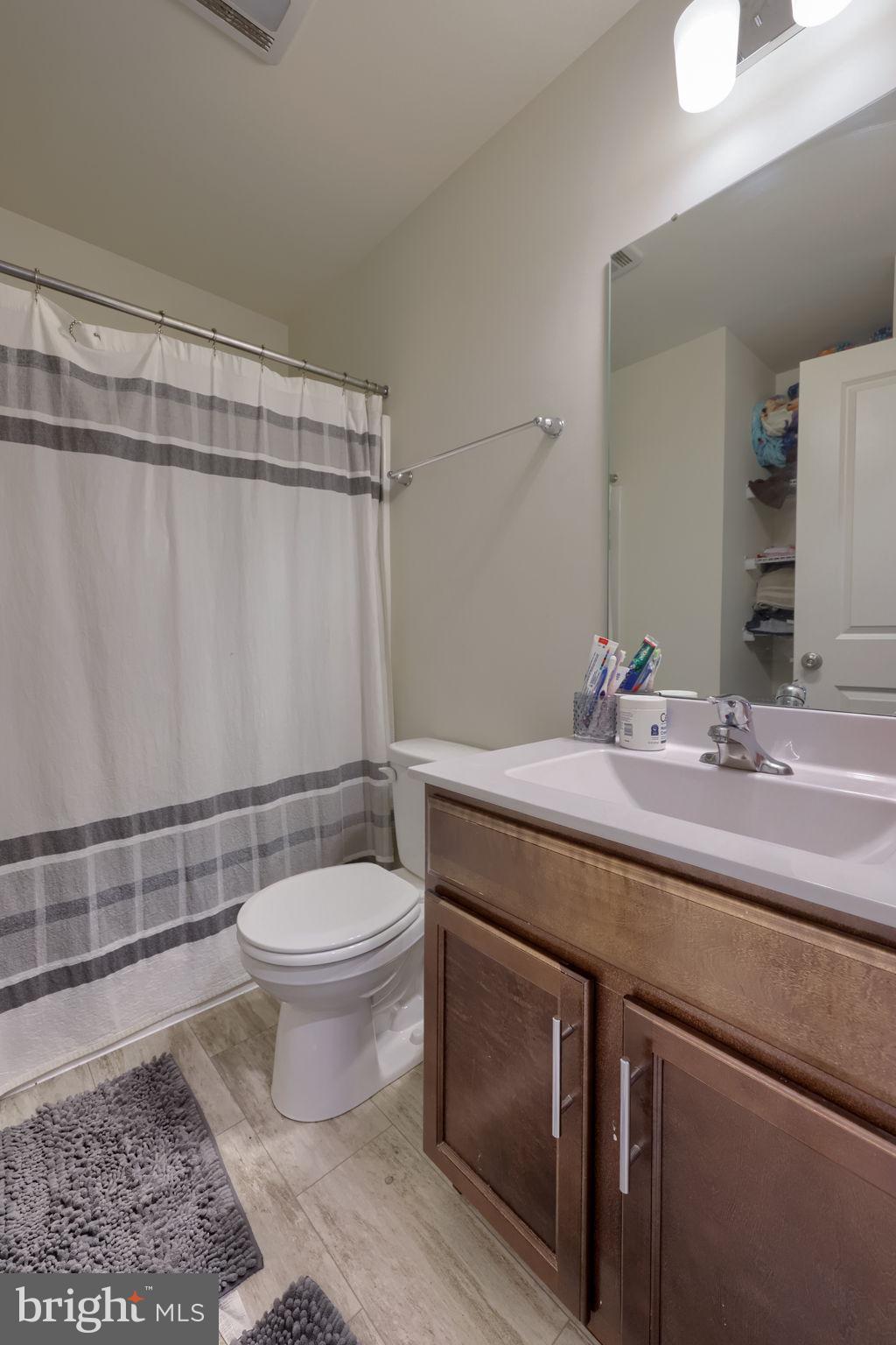FAIRVIEW SQUARE - Residential