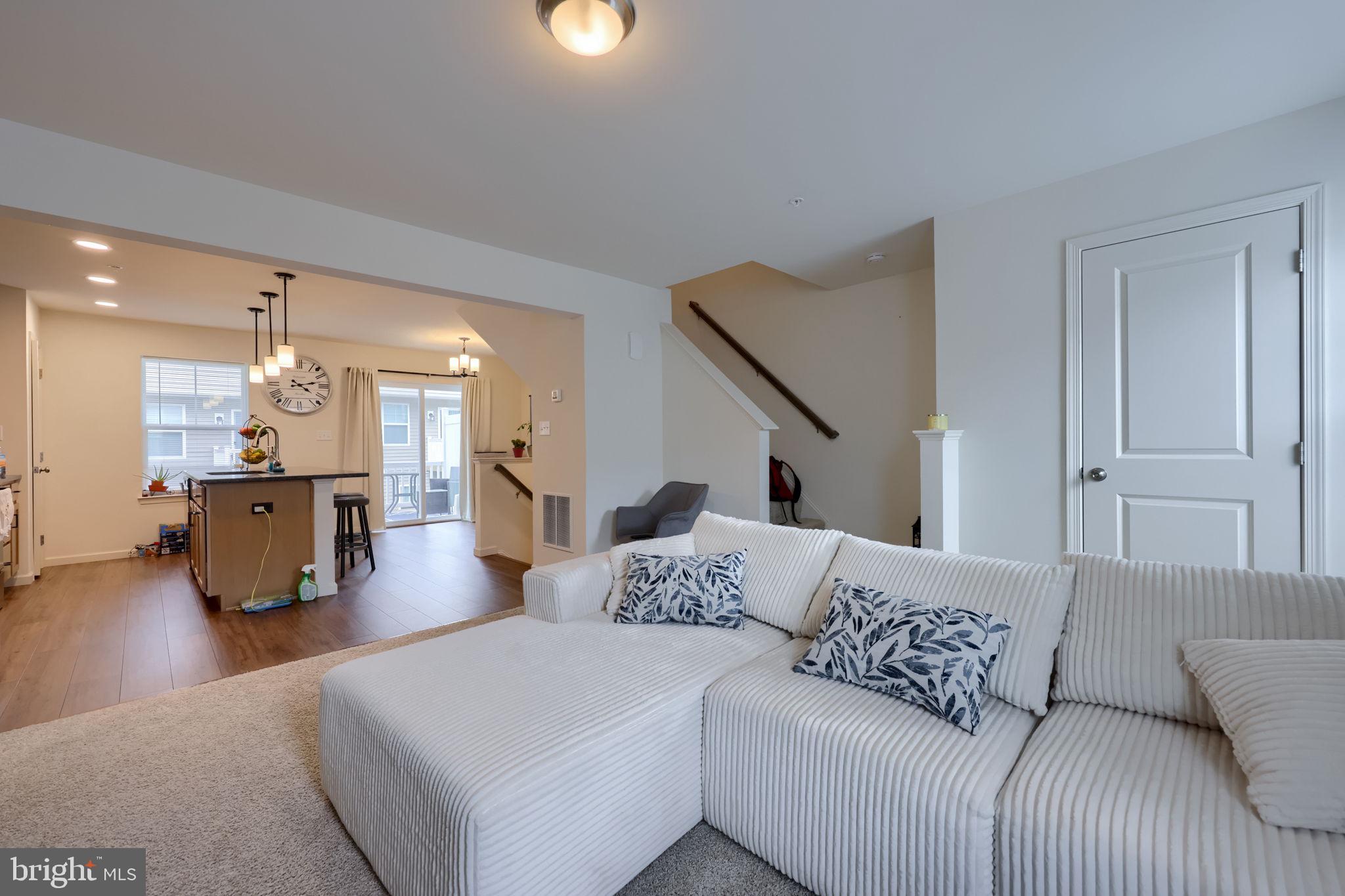 FAIRVIEW SQUARE - Residential