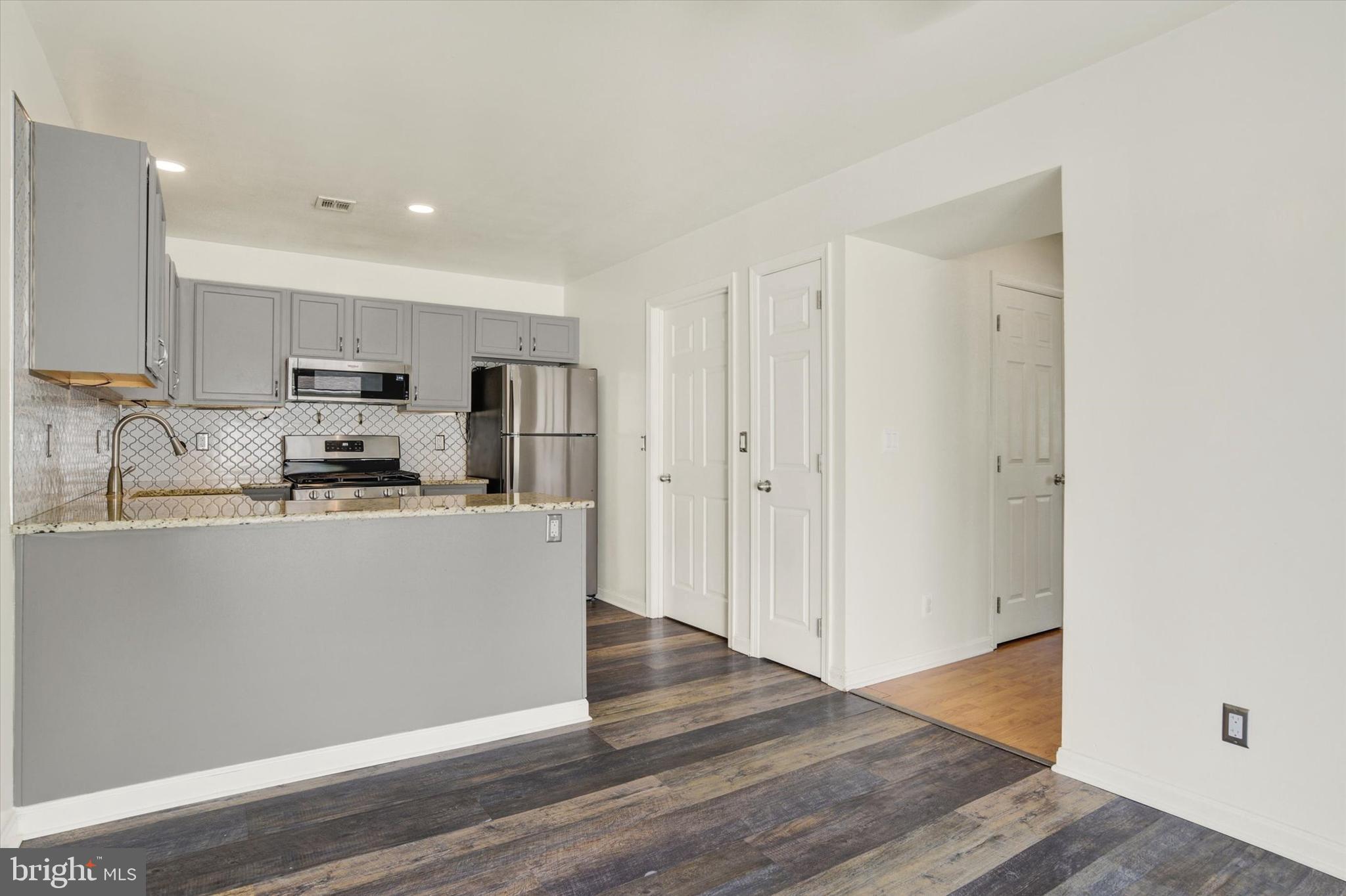 CHESTNUT TOWNHOUSES - Residential