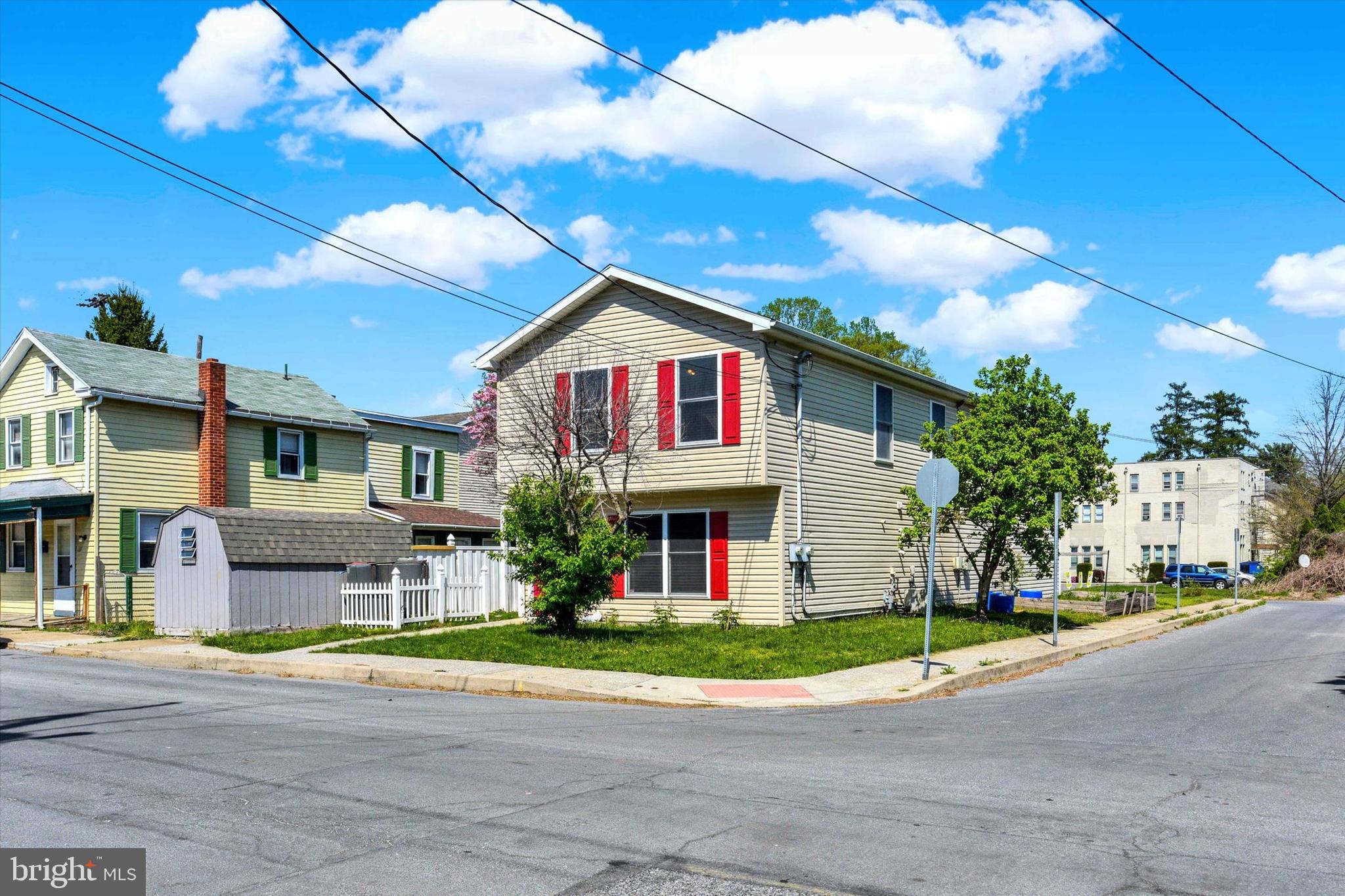 CHESTNUT TOWNHOUSES - Residential