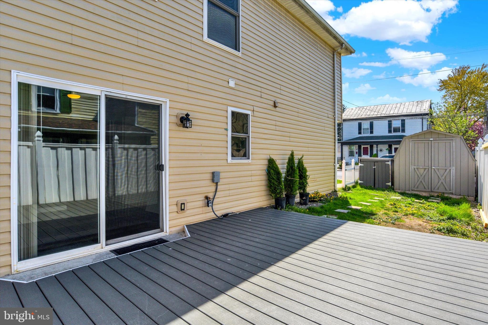 CHESTNUT TOWNHOUSES - Residential
