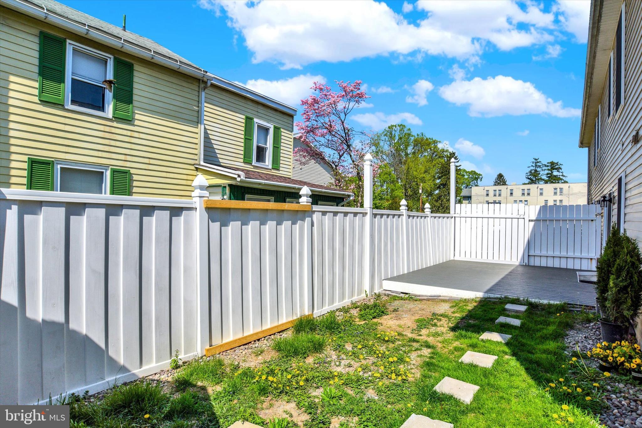 CHESTNUT TOWNHOUSES - Residential