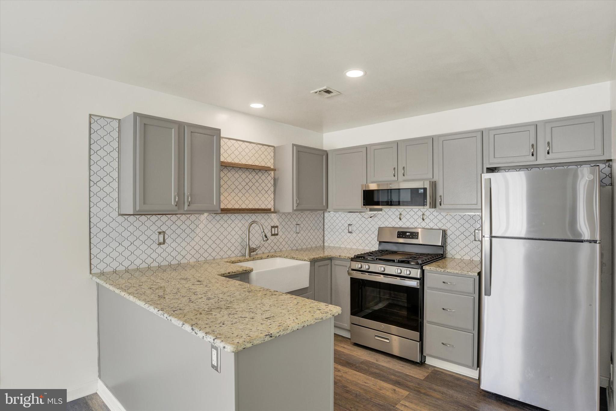 CHESTNUT TOWNHOUSES - Residential