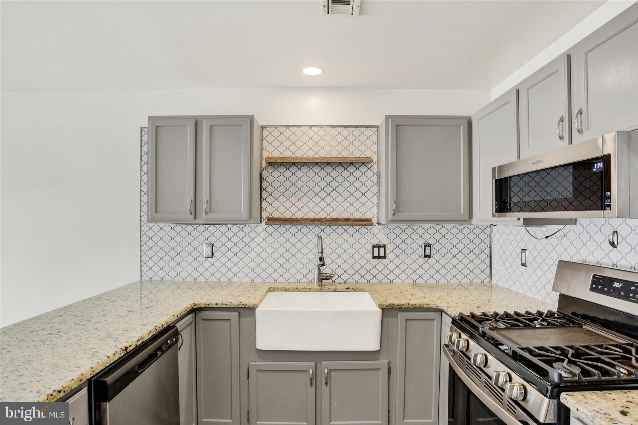 CHESTNUT TOWNHOUSES - Residential