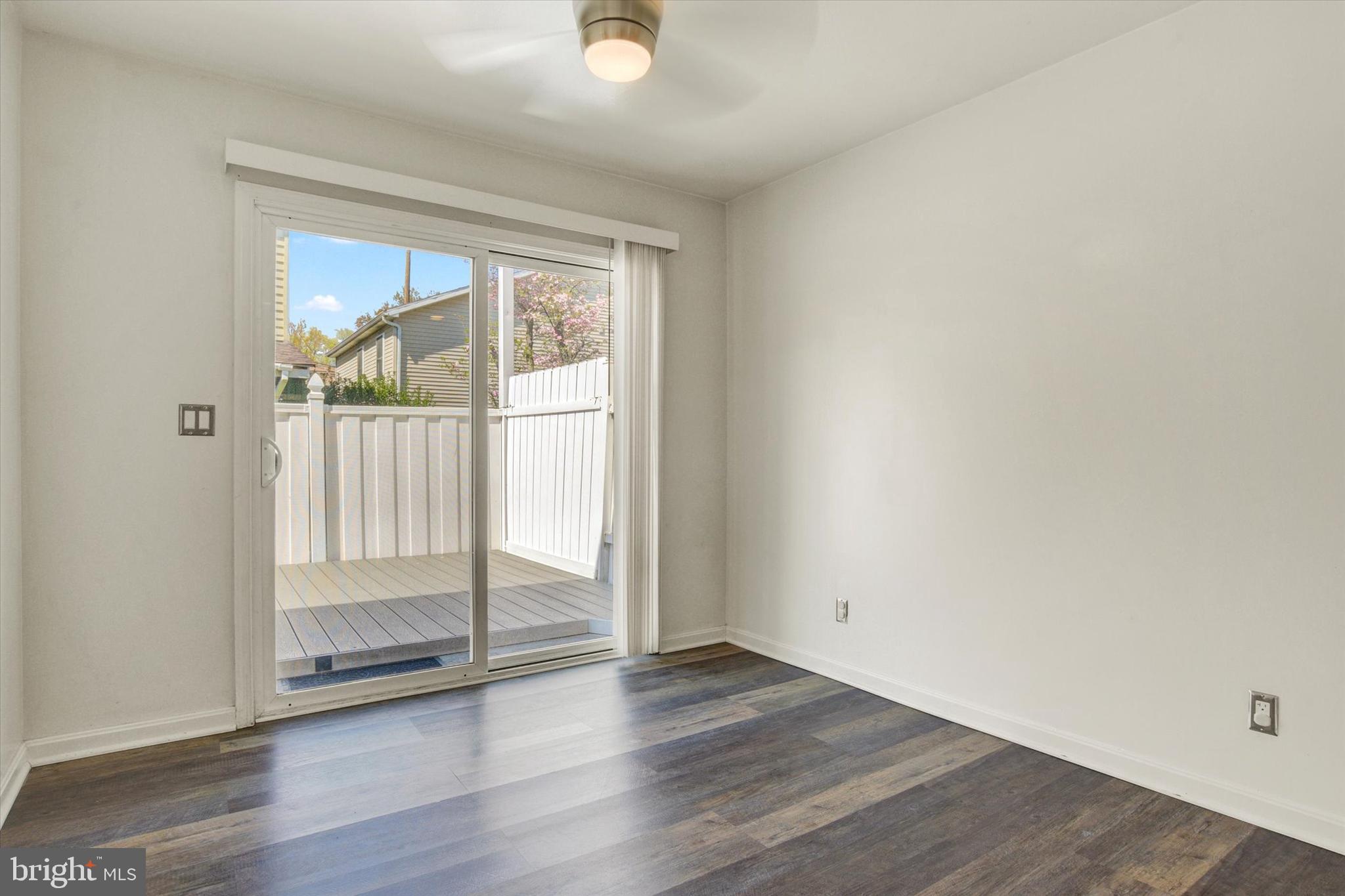 CHESTNUT TOWNHOUSES - Residential