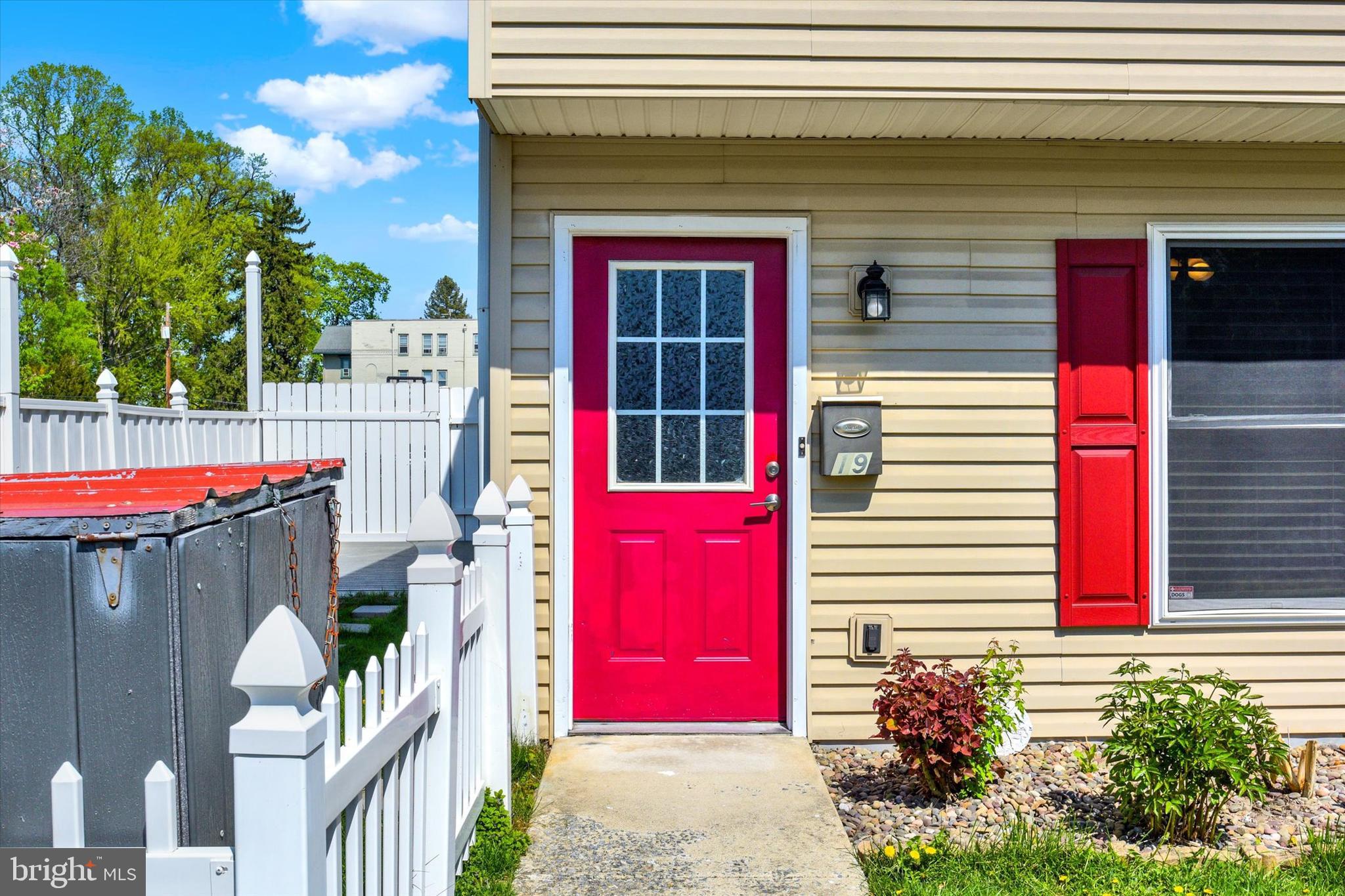 CHESTNUT TOWNHOUSES - Residential
