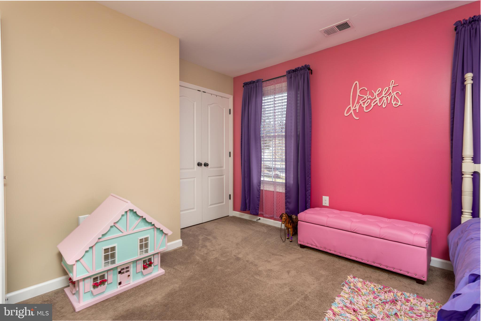 LAKE FRONT ROYAL - Residential