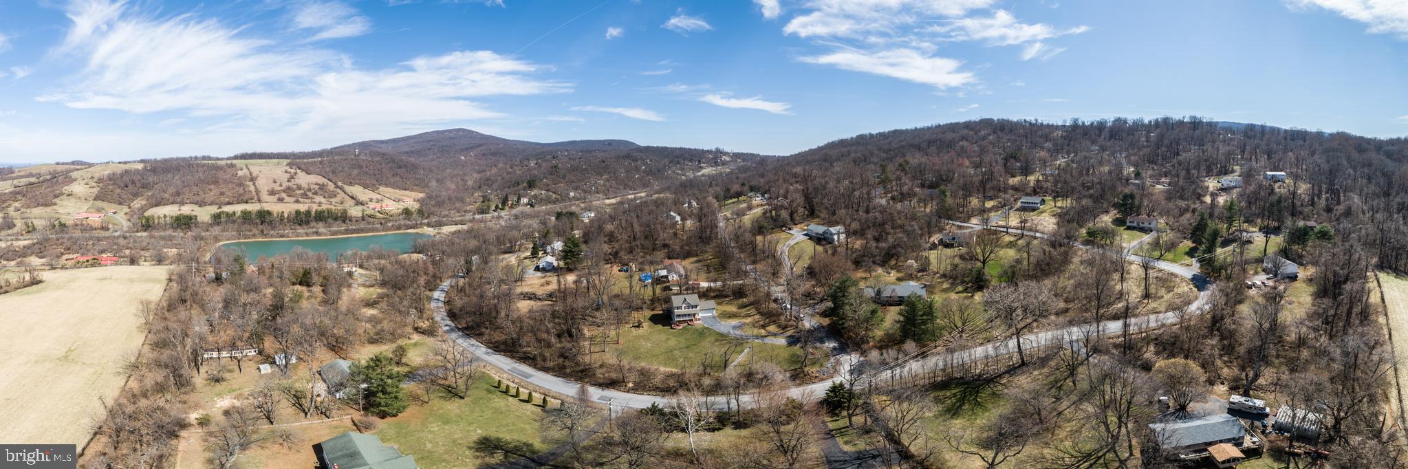 LAKE FRONT ROYAL - Residential