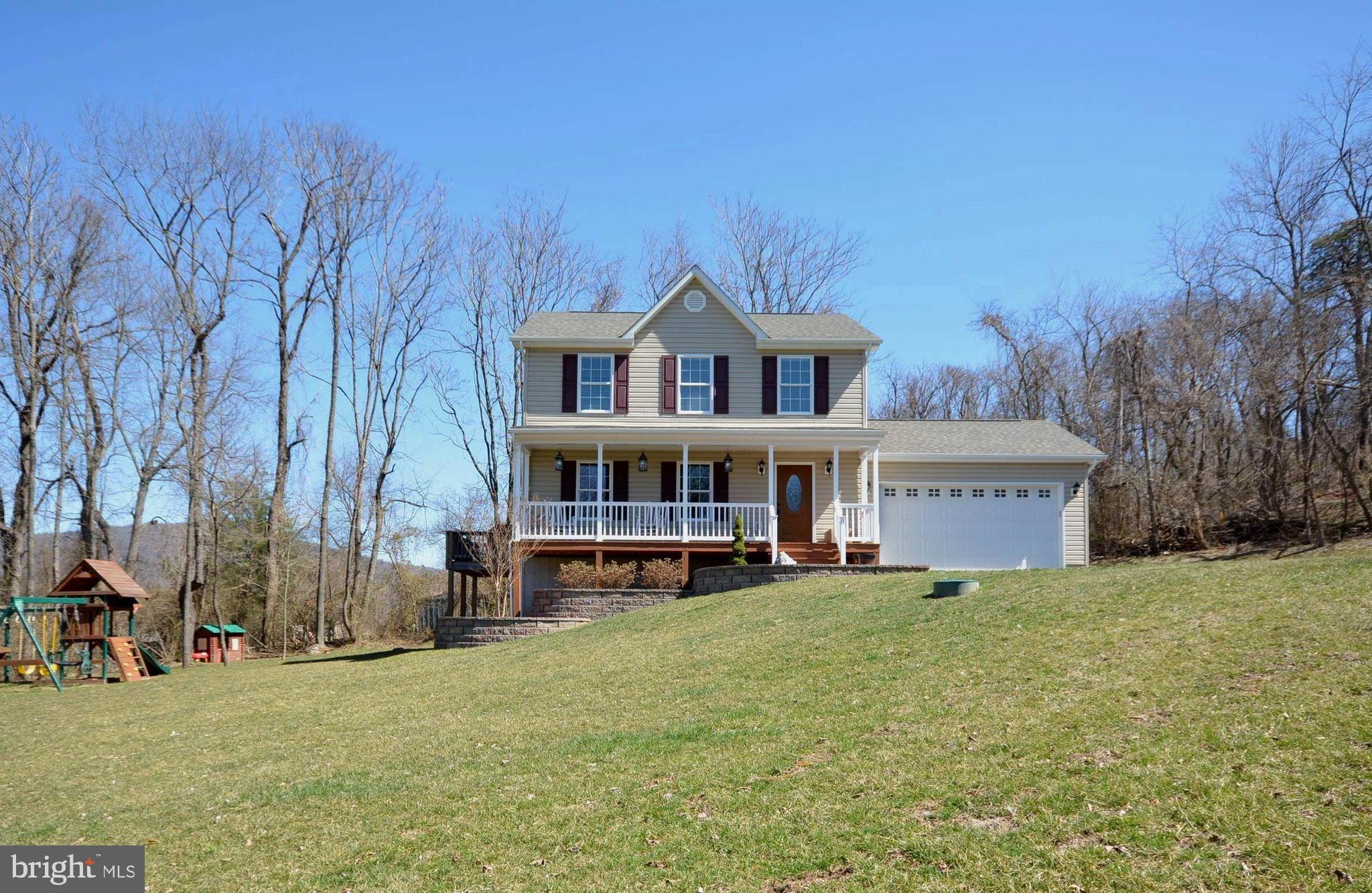 LAKE FRONT ROYAL - Residential