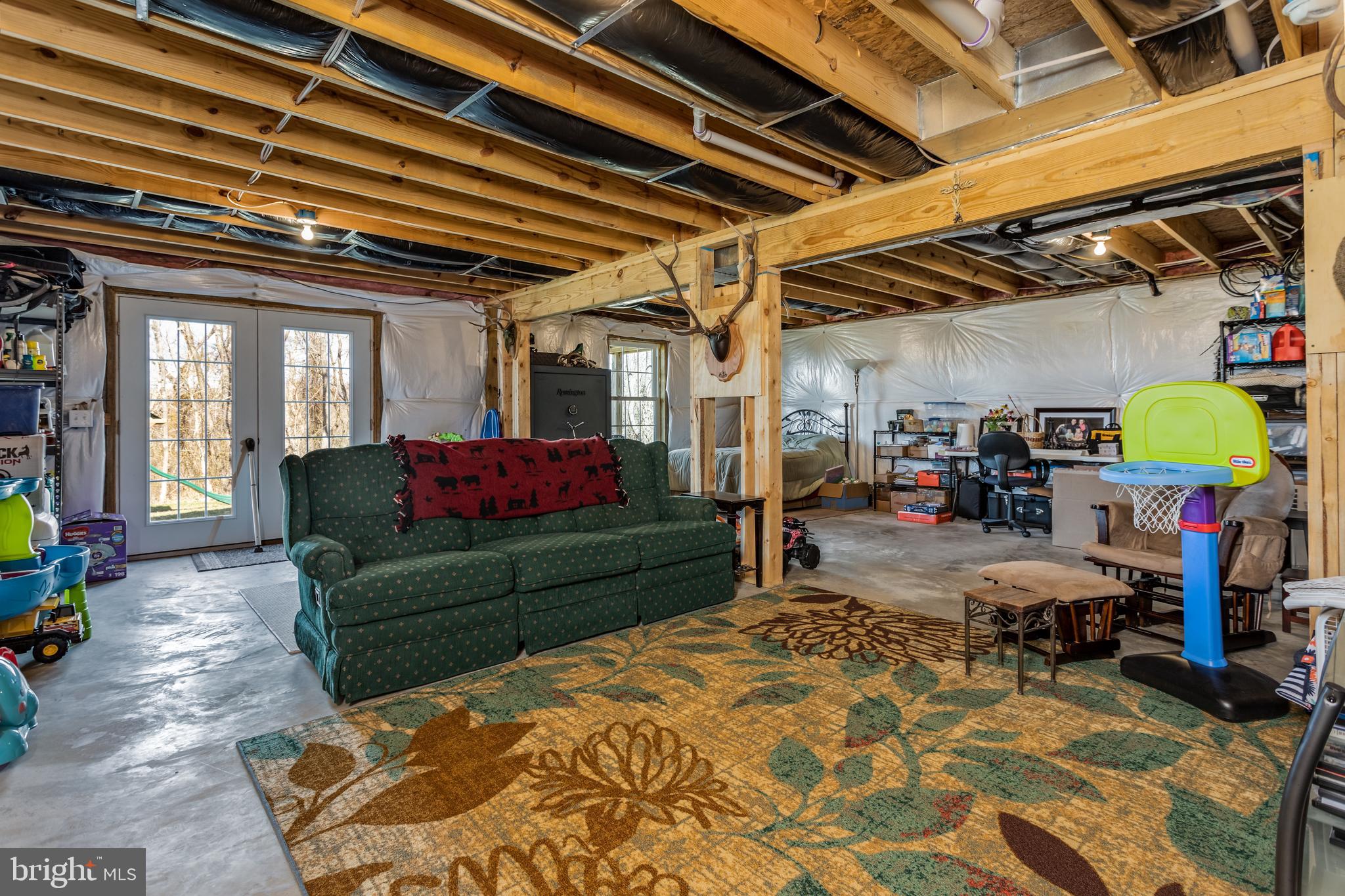 LAKE FRONT ROYAL - Residential