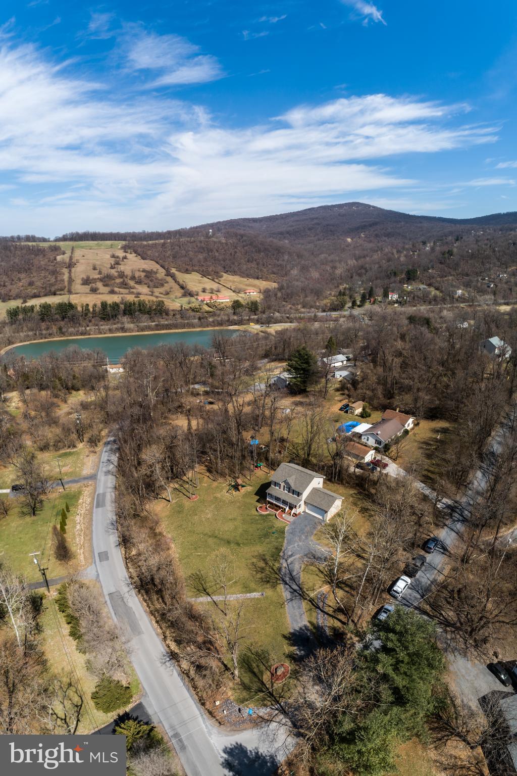 LAKE FRONT ROYAL - Residential