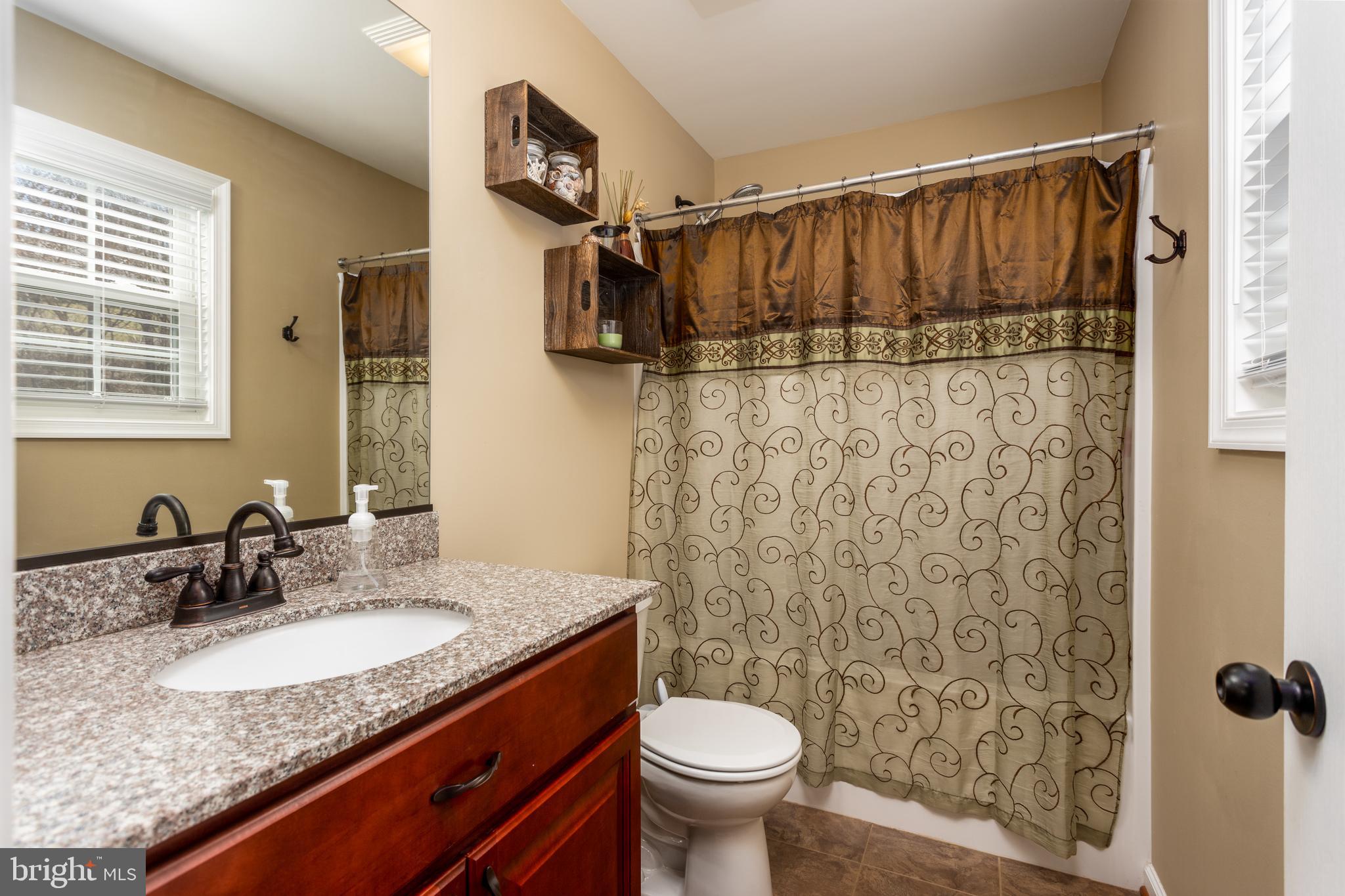 LAKE FRONT ROYAL - Residential