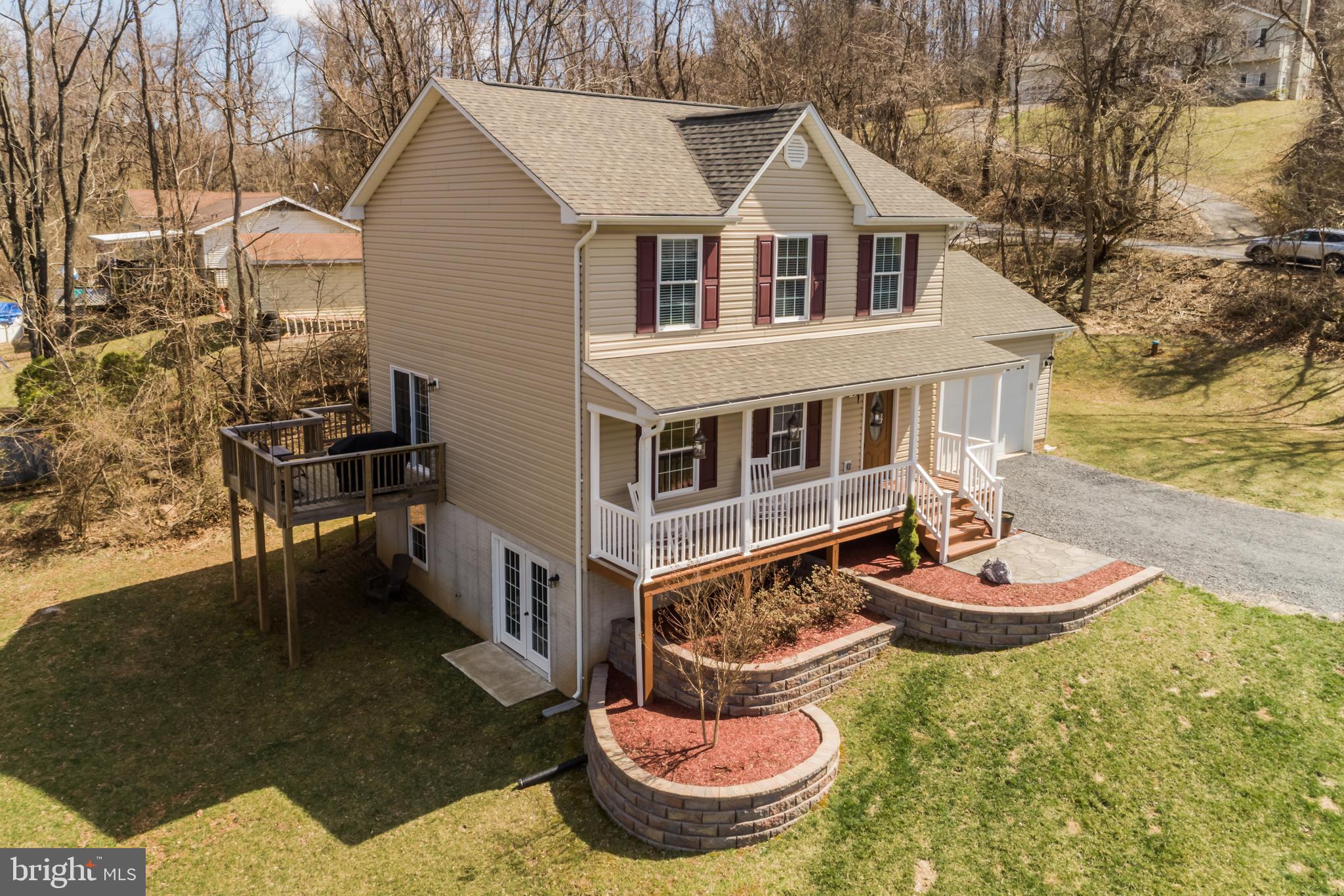 LAKE FRONT ROYAL - Residential