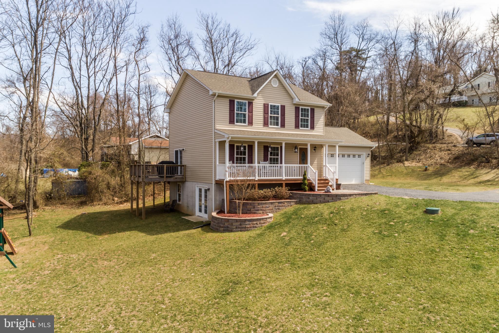 LAKE FRONT ROYAL - Residential