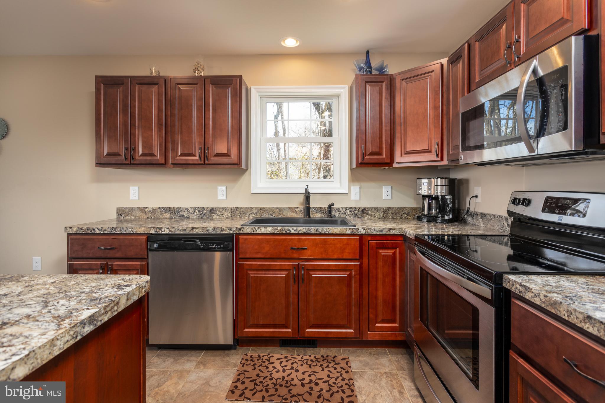 LAKE FRONT ROYAL - Residential