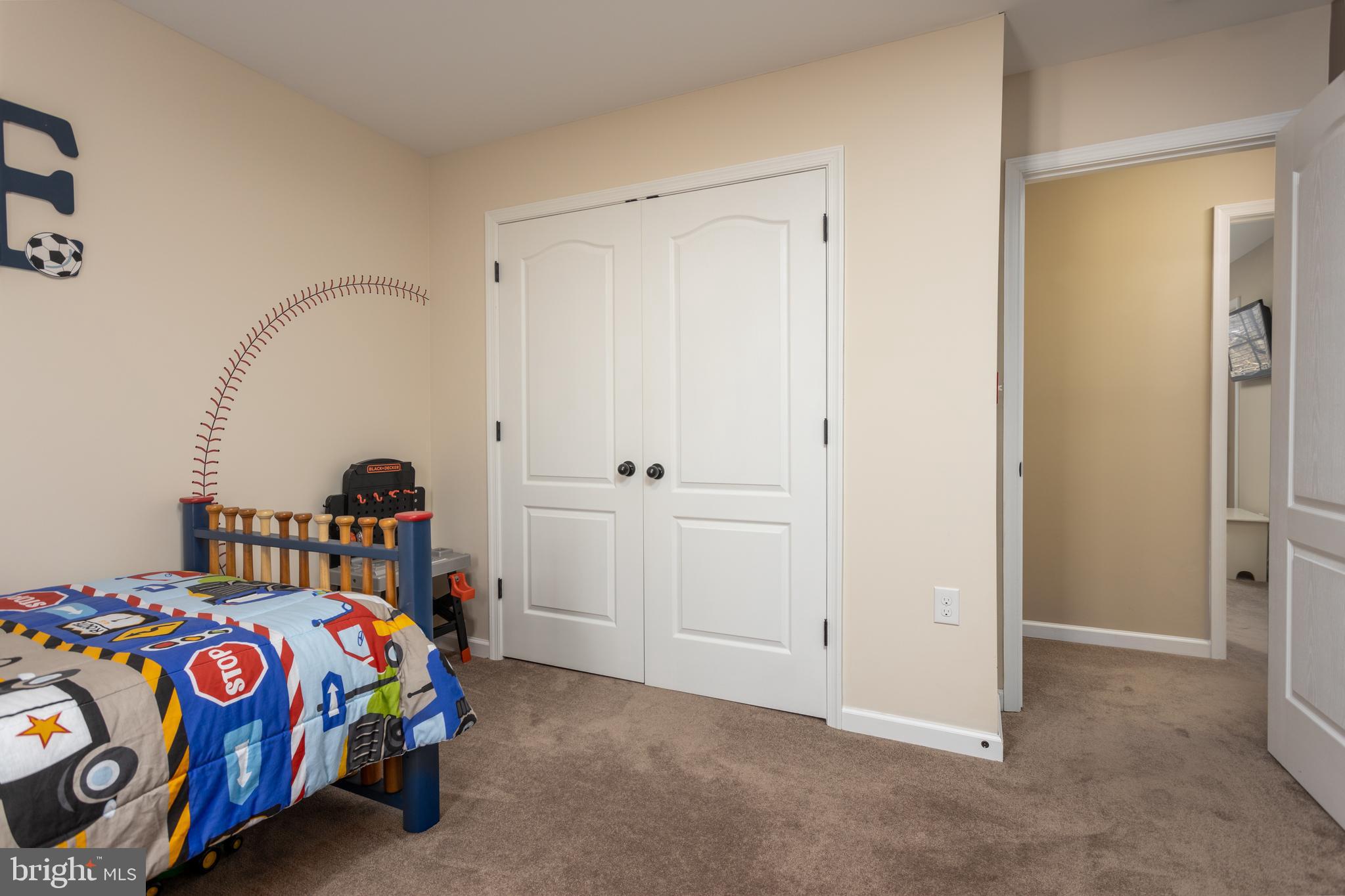 LAKE FRONT ROYAL - Residential