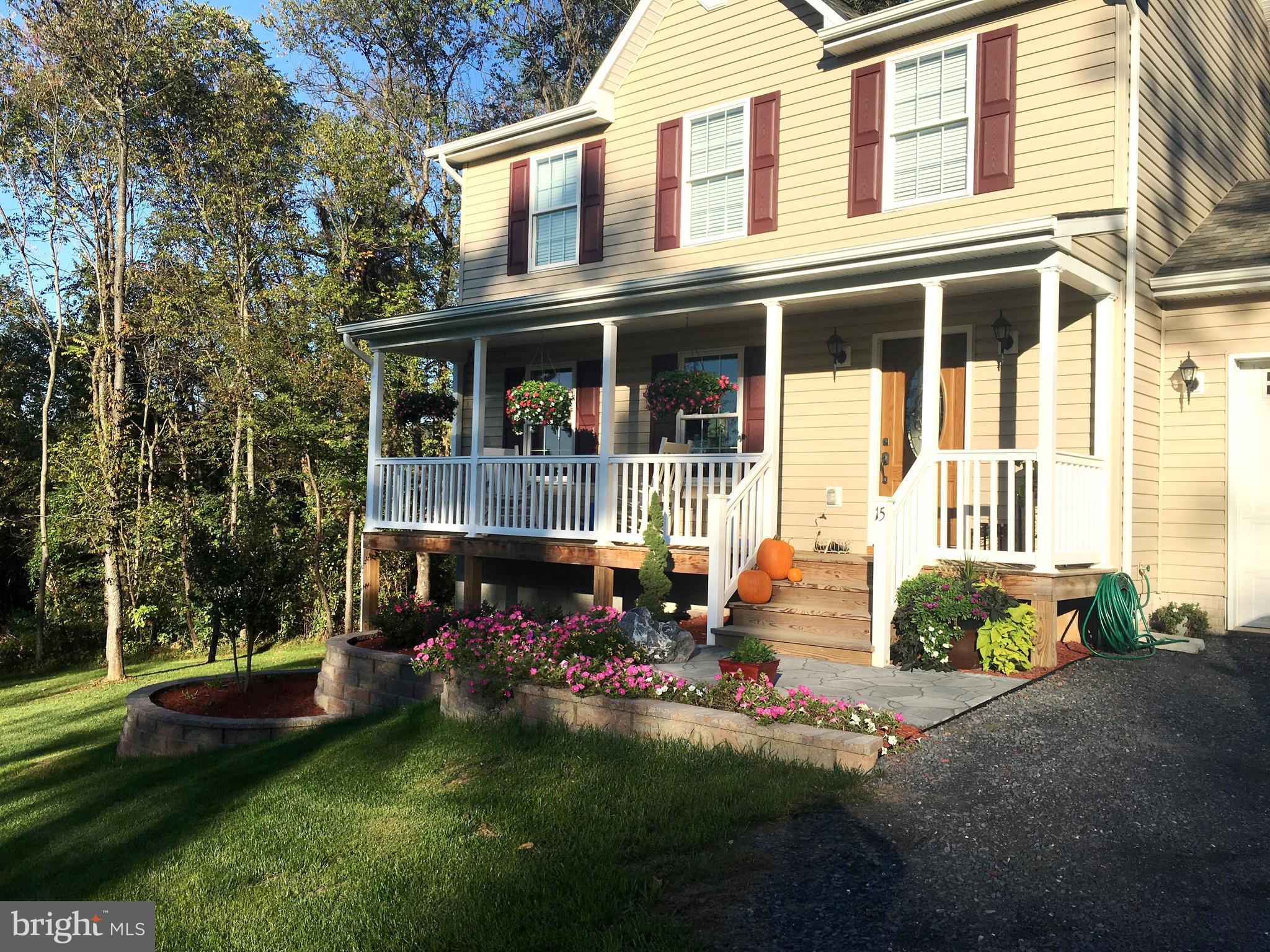 LAKE FRONT ROYAL - Residential