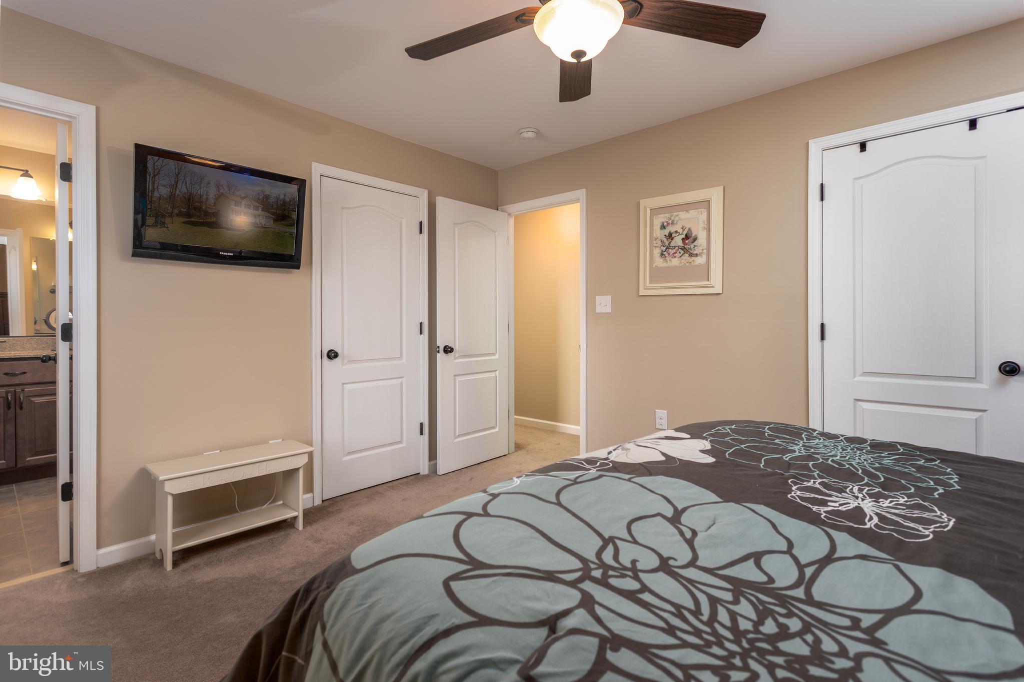 LAKE FRONT ROYAL - Residential