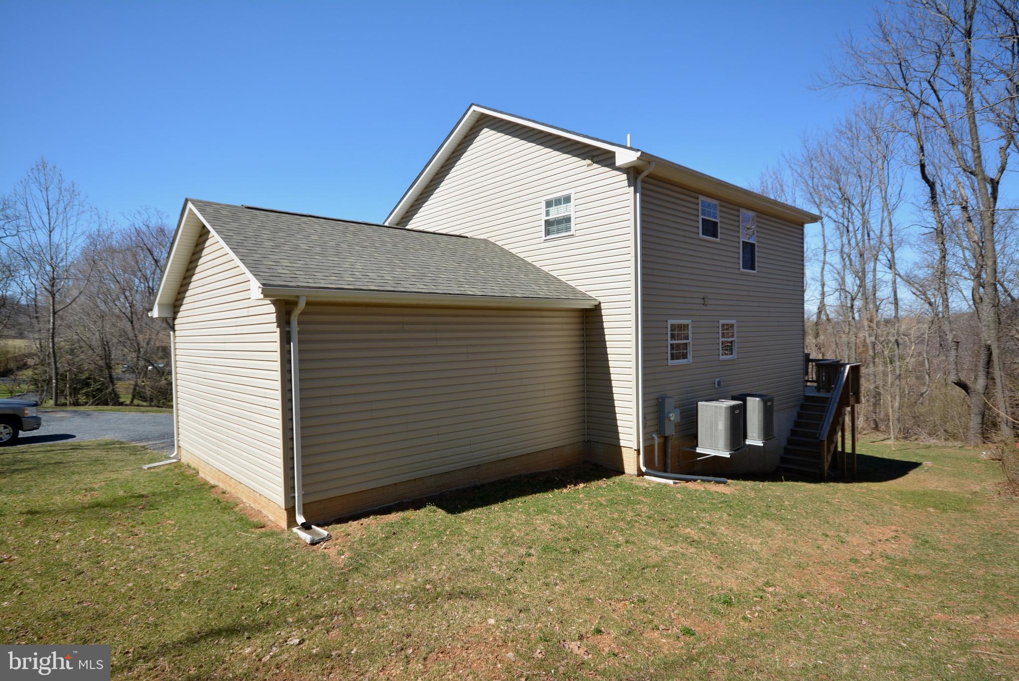 LAKE FRONT ROYAL - Residential