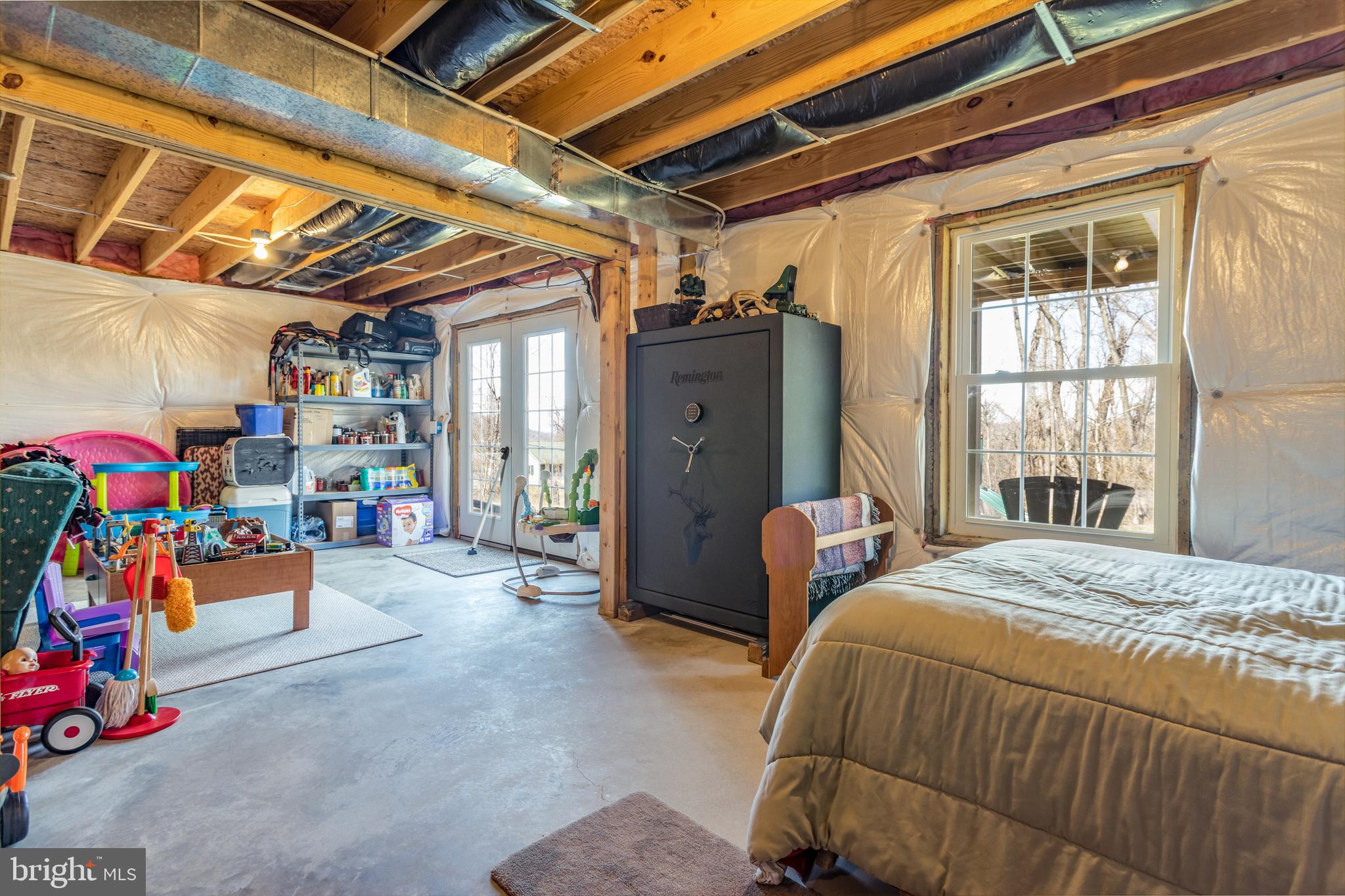 LAKE FRONT ROYAL - Residential