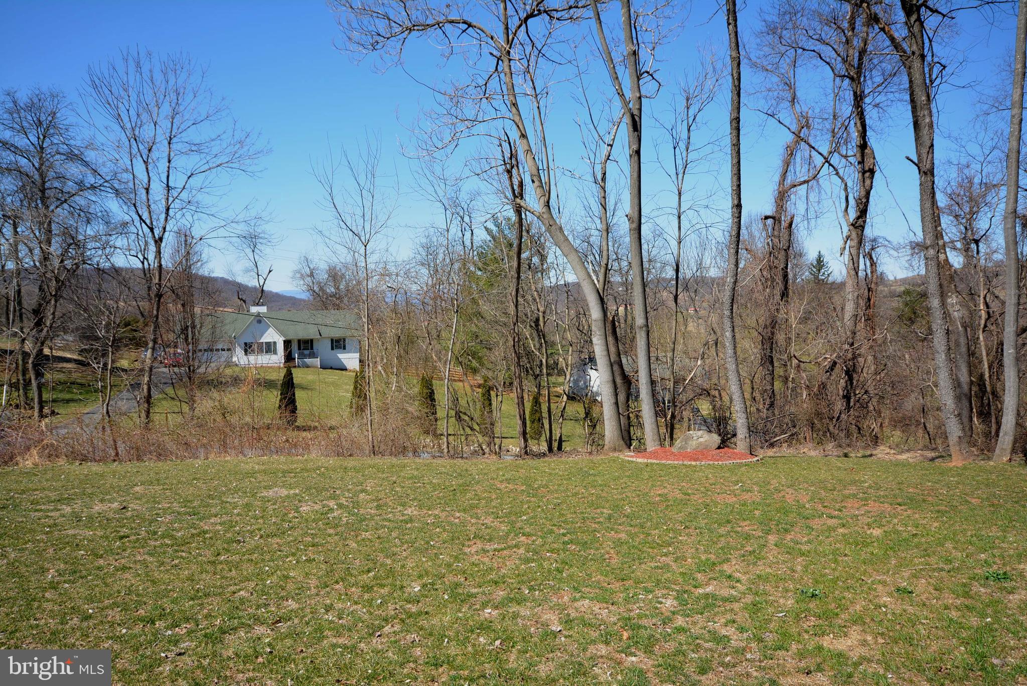 LAKE FRONT ROYAL - Residential