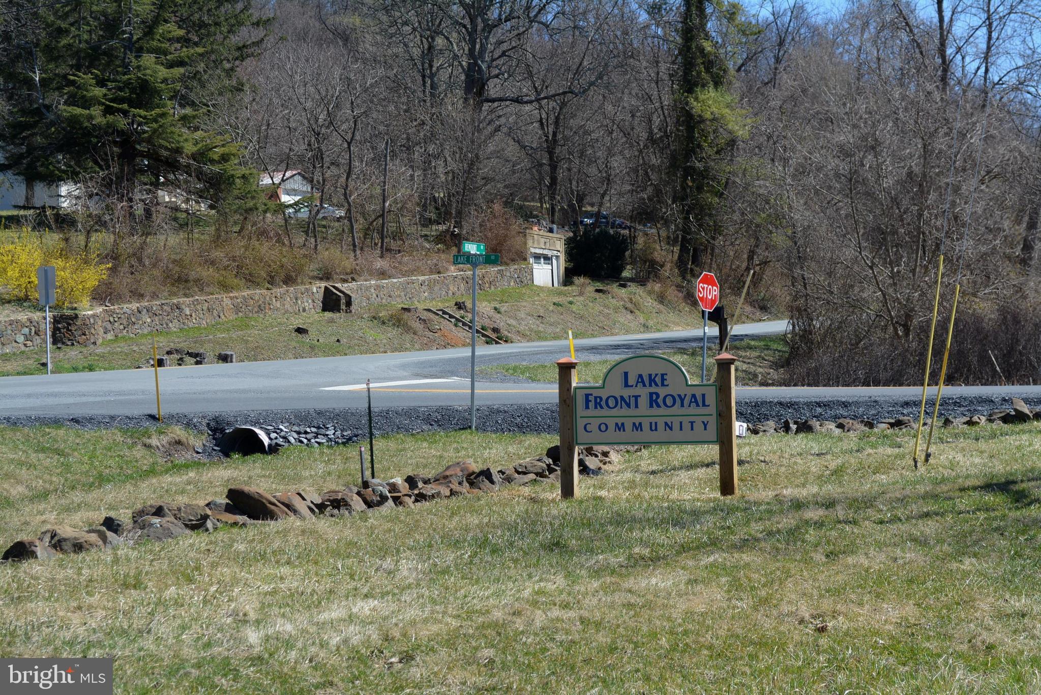 LAKE FRONT ROYAL - Residential