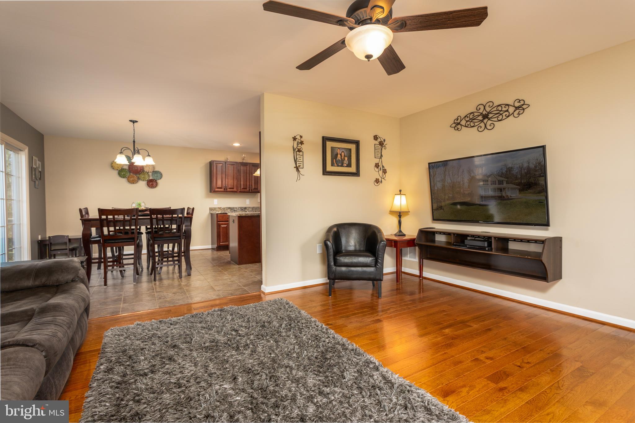 LAKE FRONT ROYAL - Residential