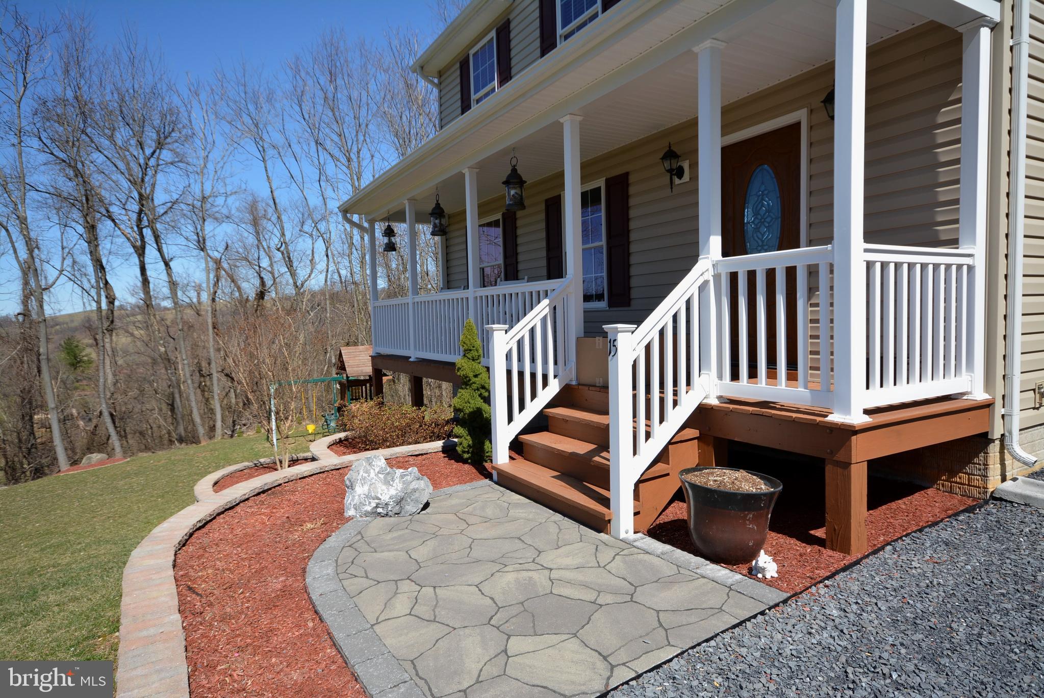 LAKE FRONT ROYAL - Residential