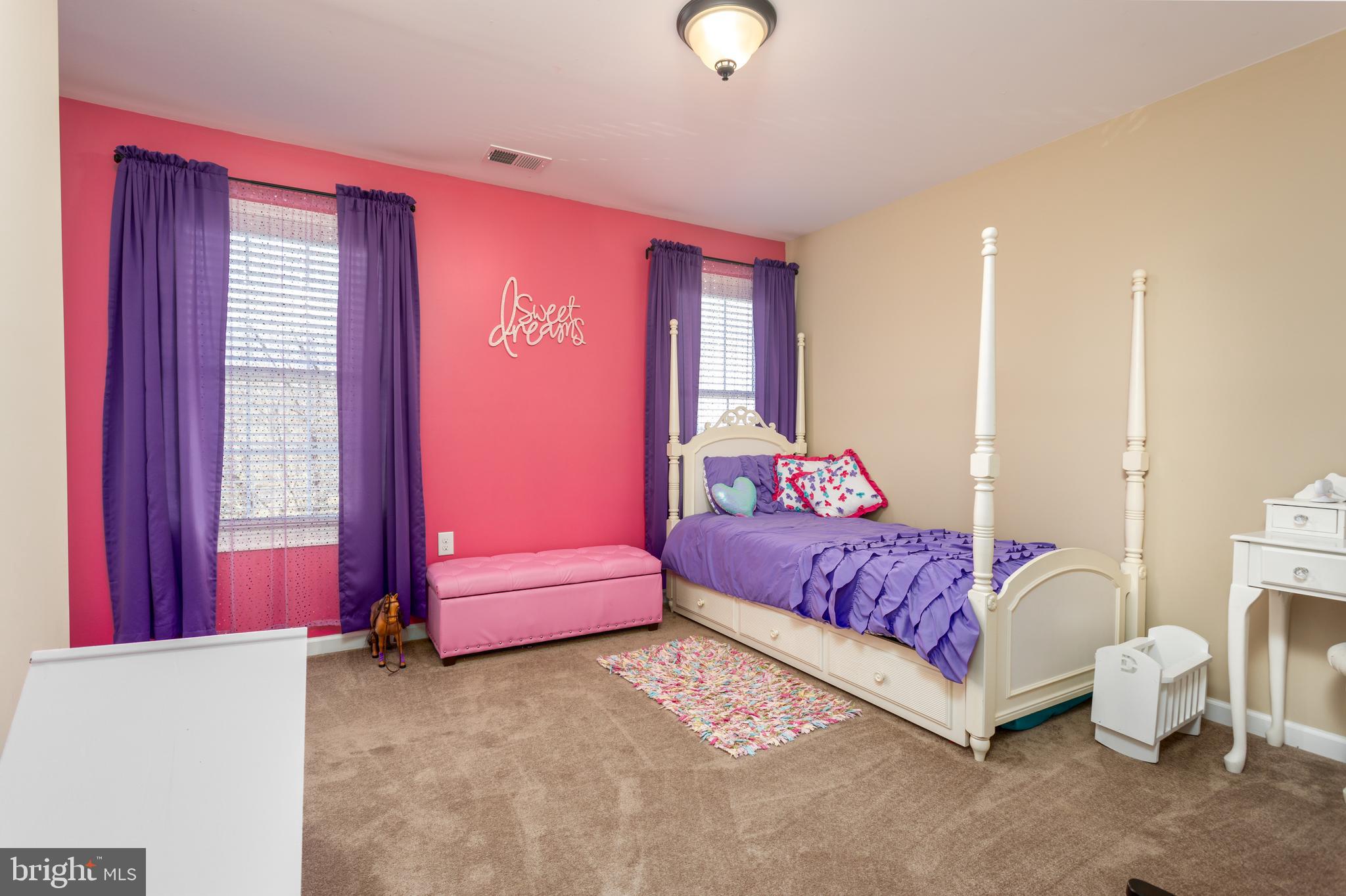 LAKE FRONT ROYAL - Residential