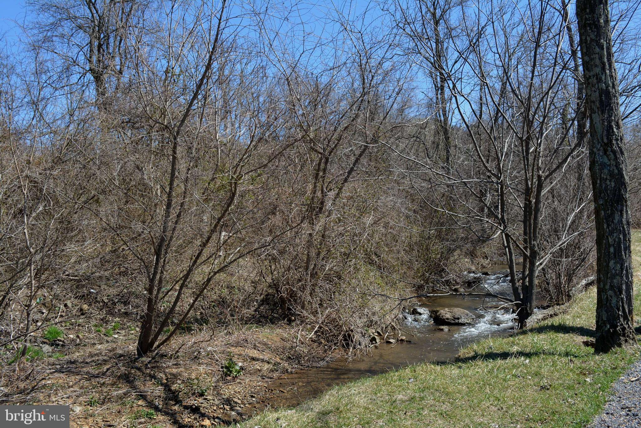 LAKE FRONT ROYAL - Residential