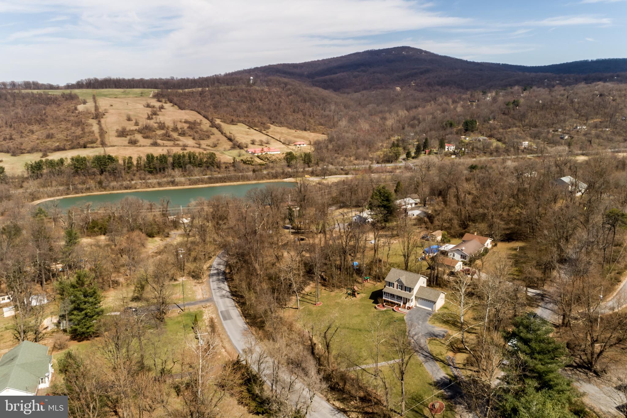 LAKE FRONT ROYAL - Residential