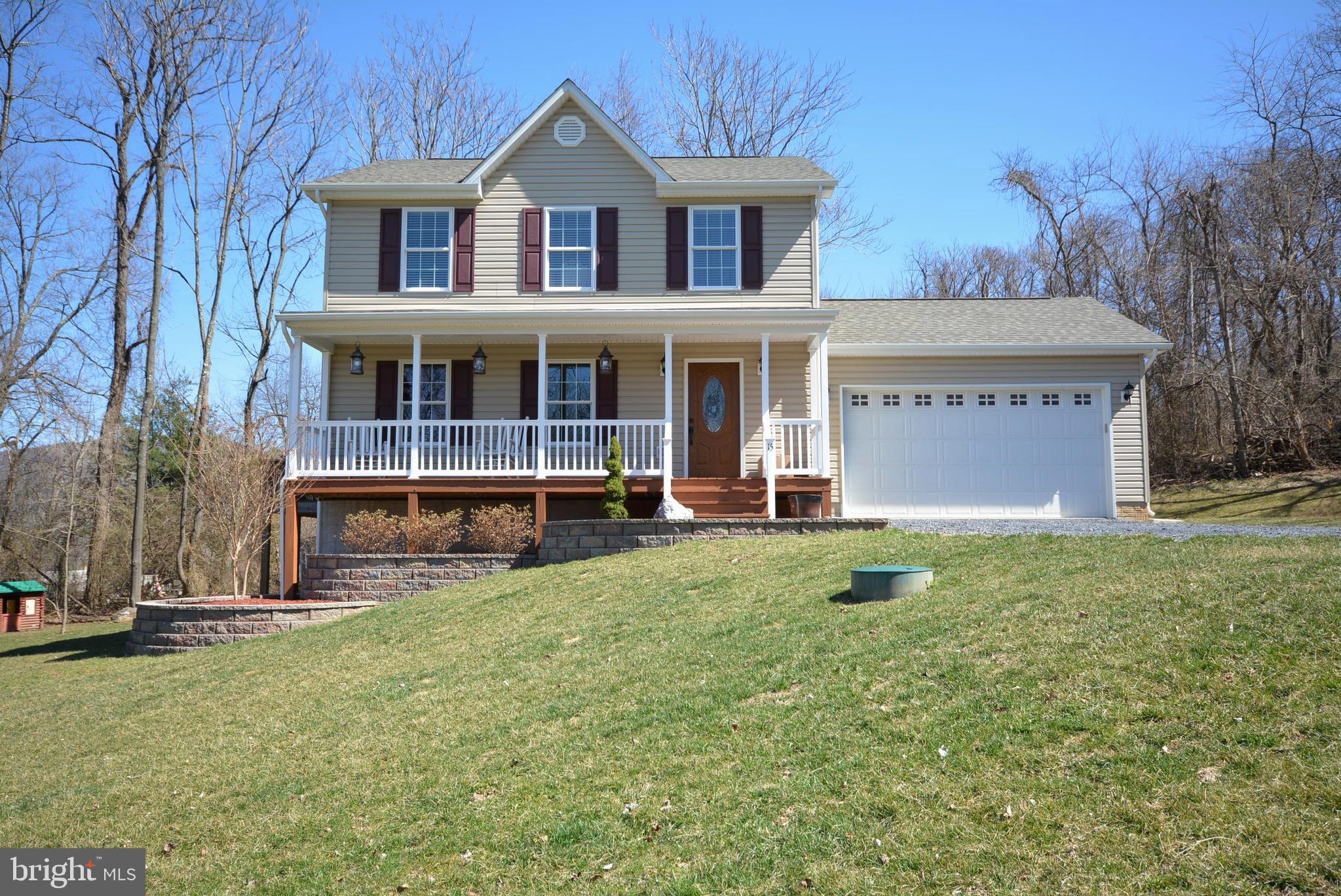 LAKE FRONT ROYAL - Residential