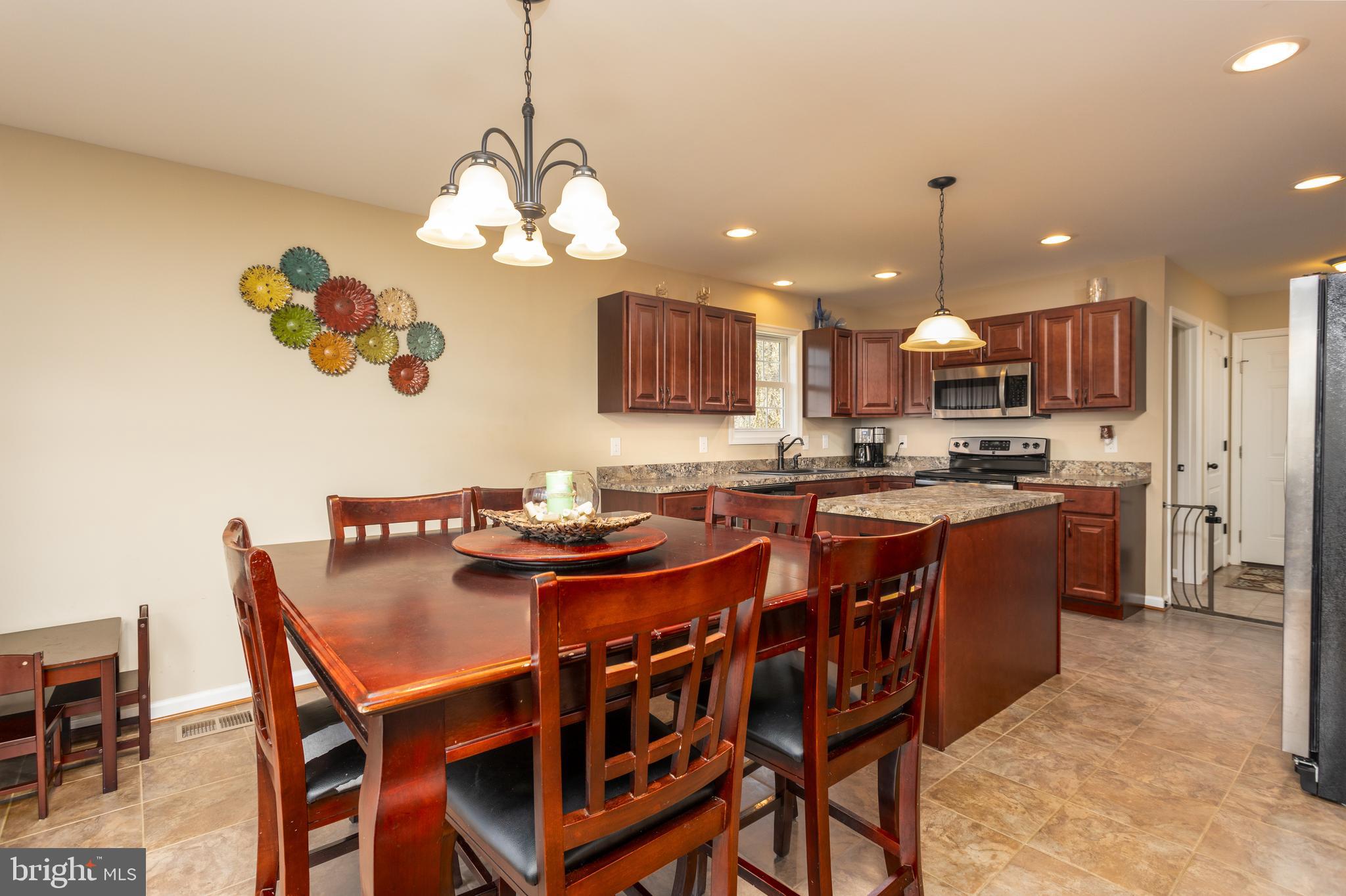 LAKE FRONT ROYAL - Residential