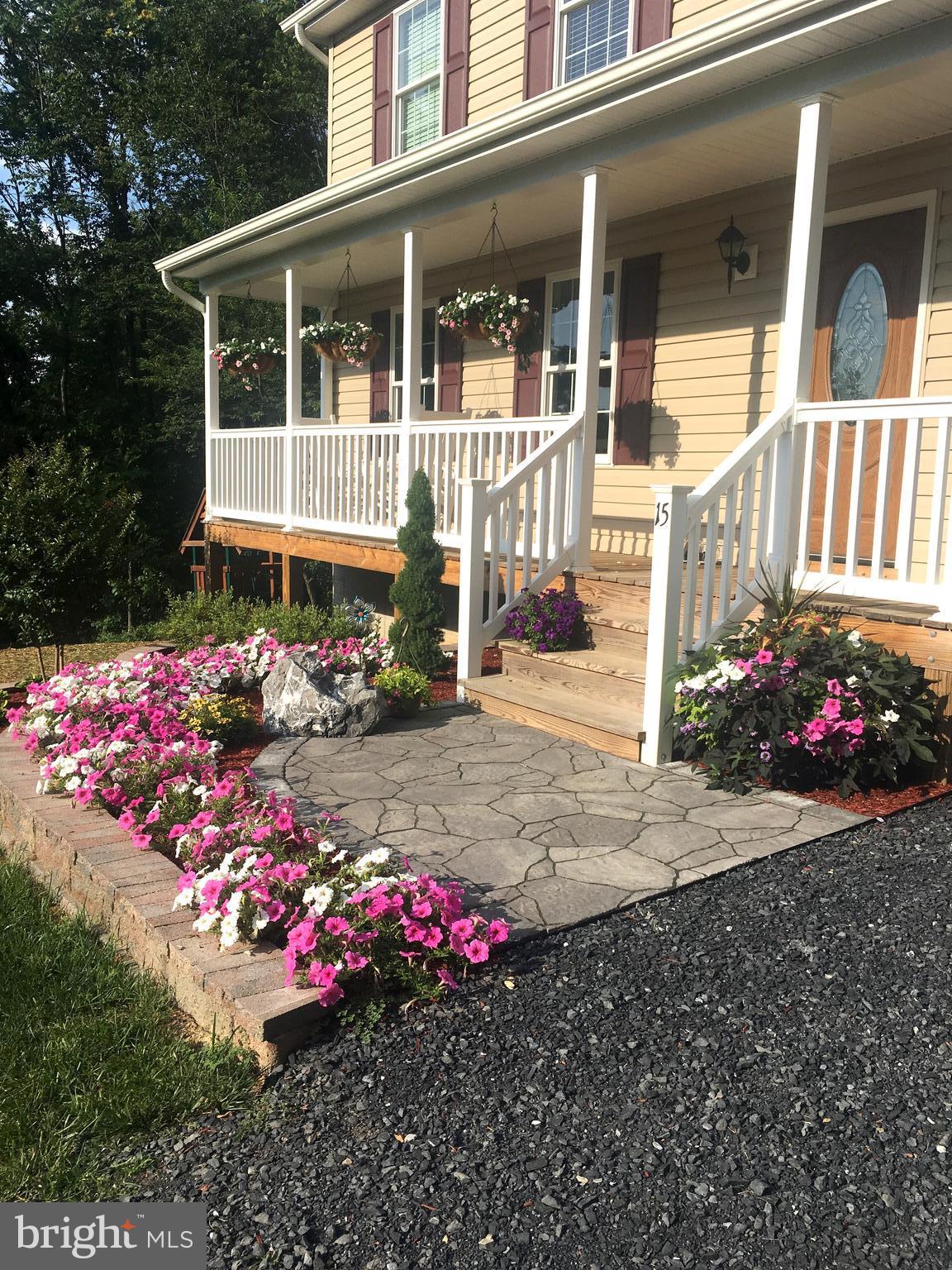 LAKE FRONT ROYAL - Residential